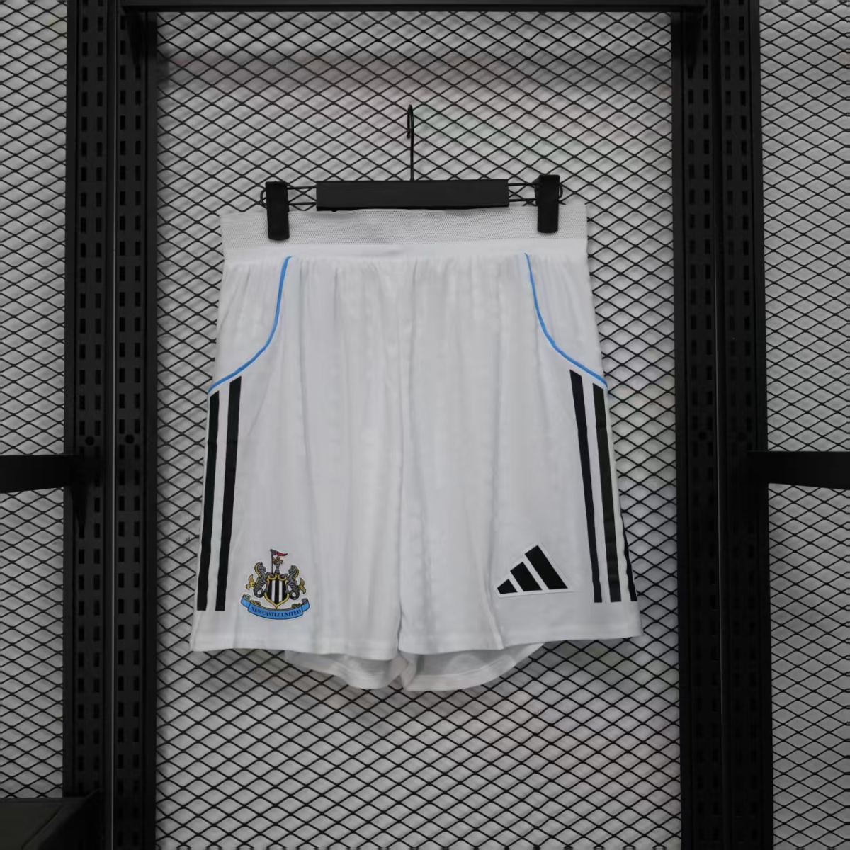 SHORTS PRIMERA EQUIPACIÓN NEWCASTLE 25/26 VERSIÓN JUGADOR