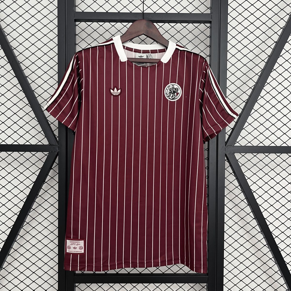 POLERA DE SALIDA AJAX 25/26 VERSIÓN FAN