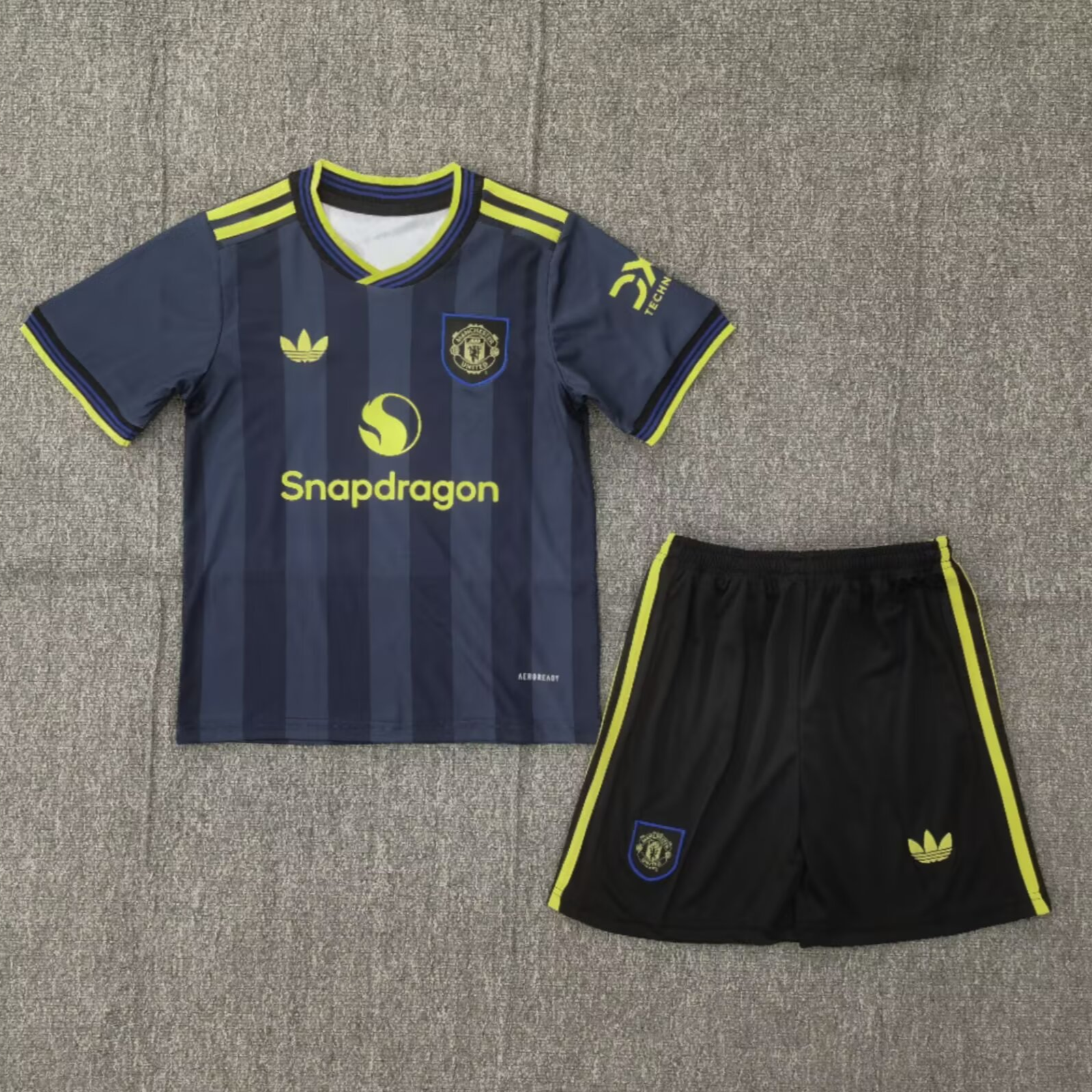 CAMISETA TERCERA EQUIPACIÓN MANCHESTER UNITED 25/26 VERSIÓN INFANTIL