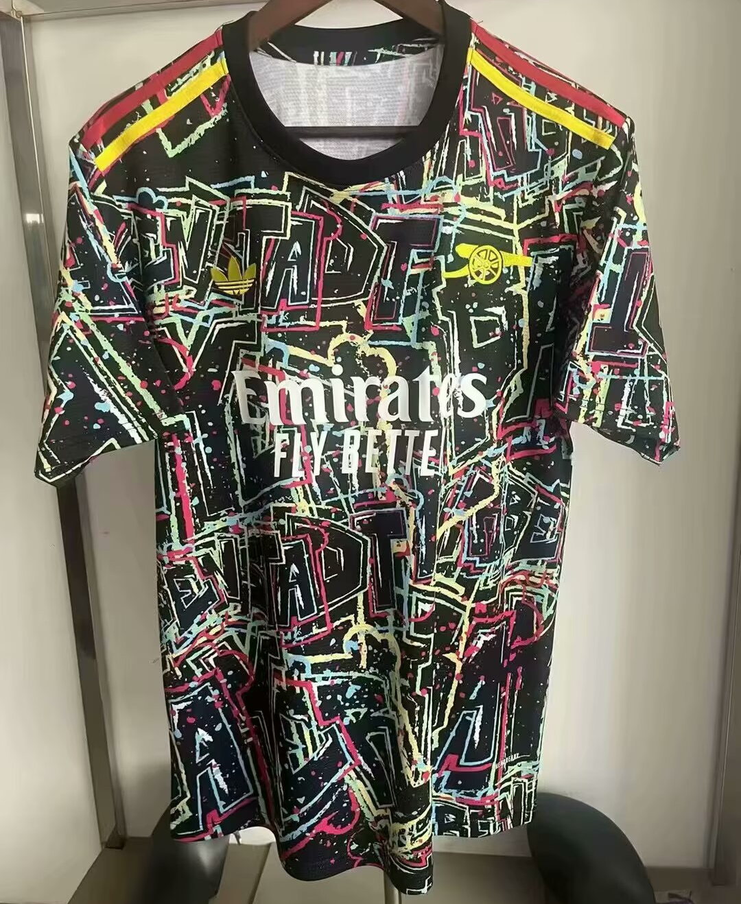 CAMISETA CONCEPTO ARSENAL 24/25 VERSIÓN FAN