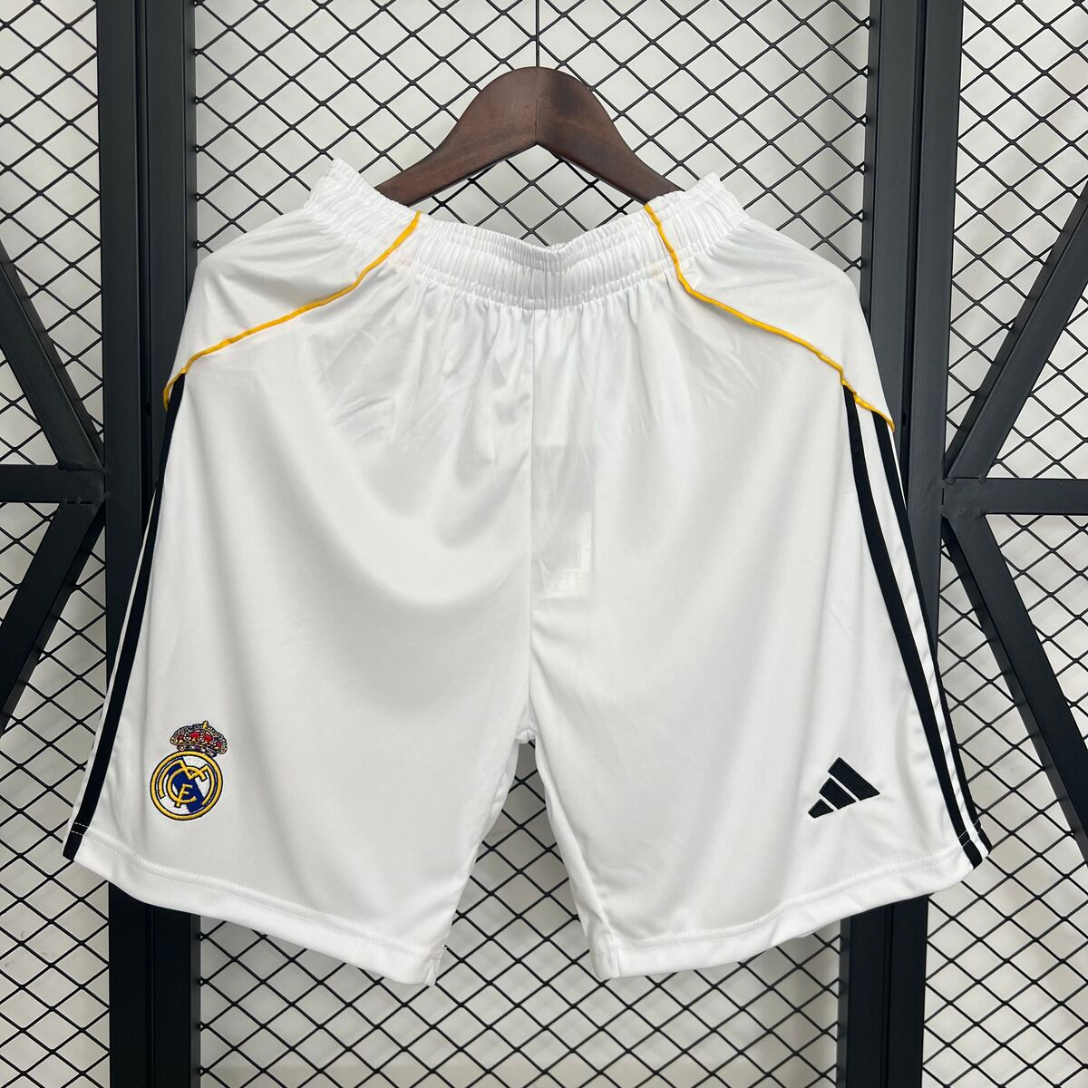 SHORTS PRIMERA EQUIPACIÓN REAL MADRID 25/26