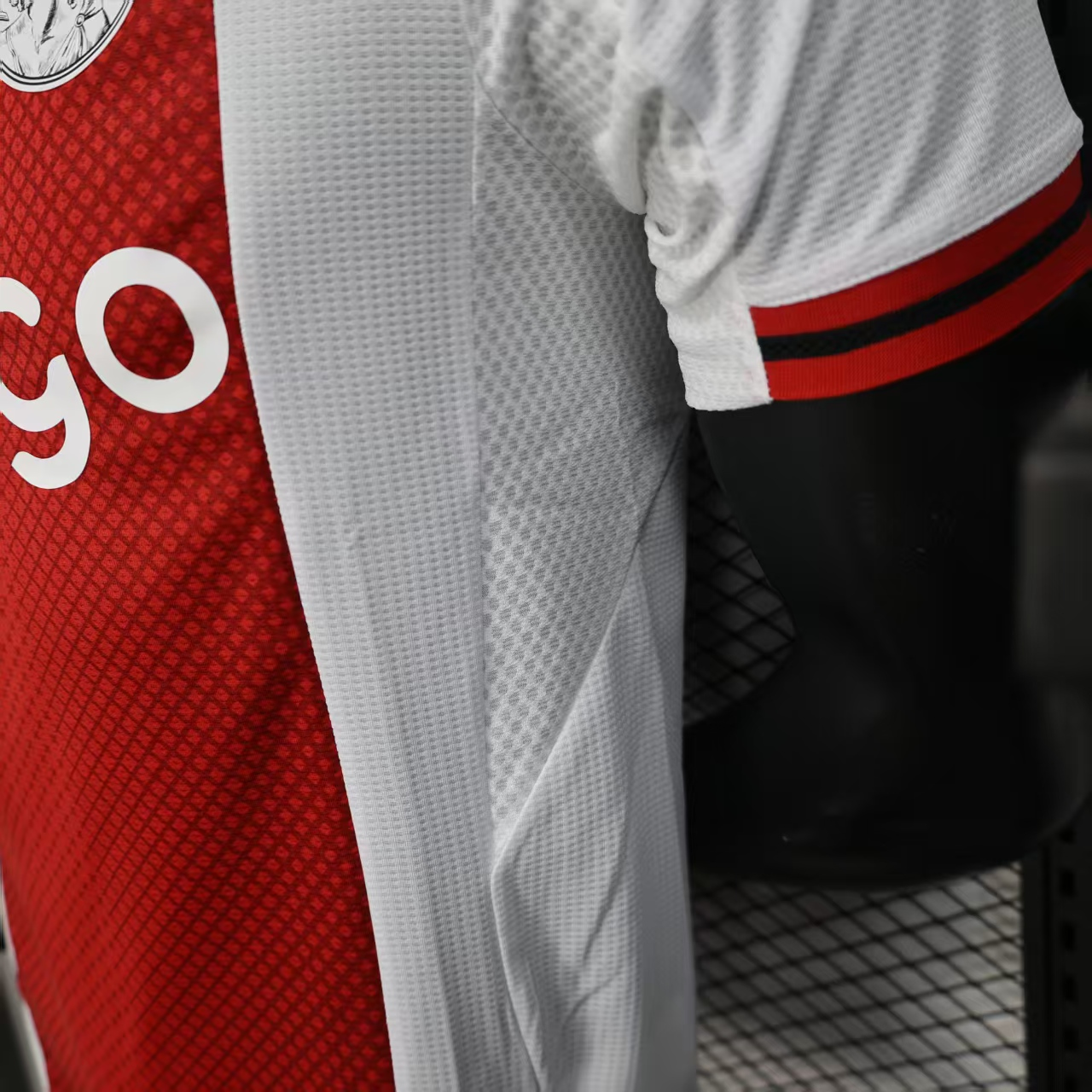 CAMISETA PRIMERA EQUIPACIÓN AJAX 25/26 VERSIÓN JUGADOR - Imagen 7