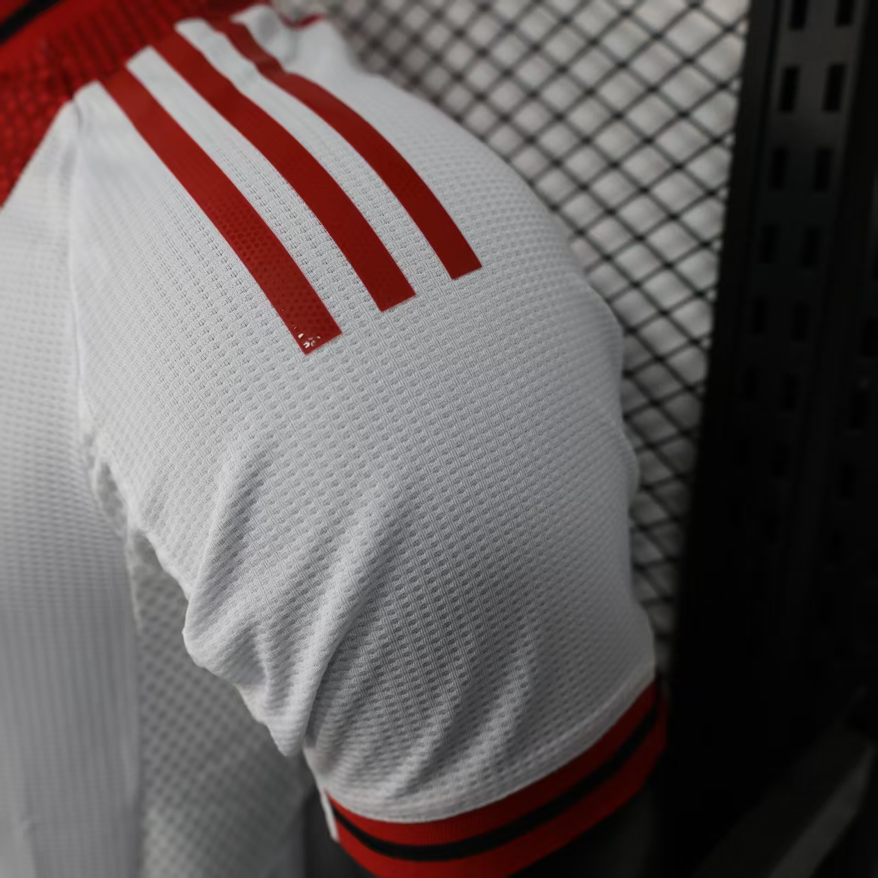 CAMISETA PRIMERA EQUIPACIÓN AJAX 25/26 VERSIÓN JUGADOR - Imagen 6