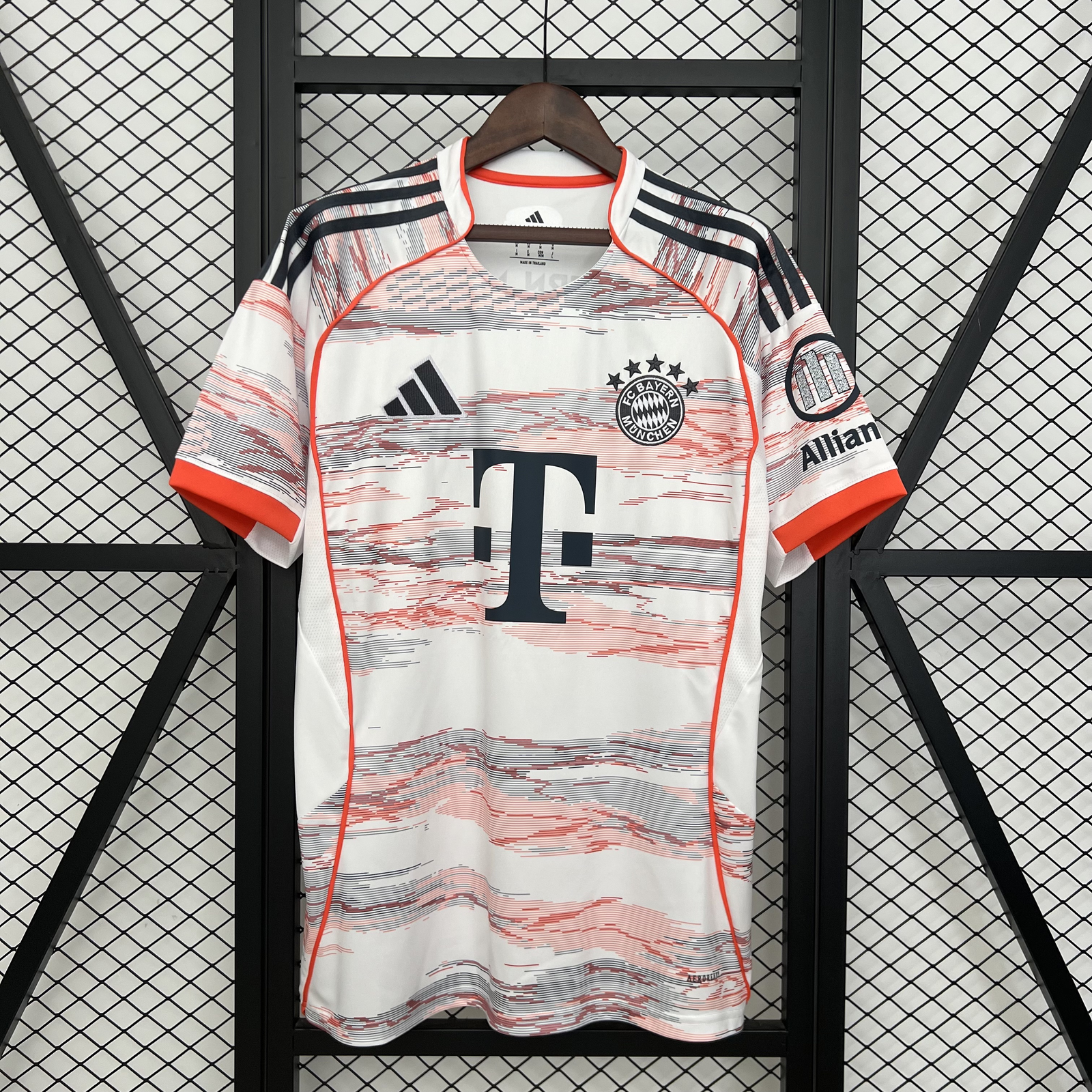 CAMISETA SEGUNDA EQUIPACIÓN BAYERN MUNICH 25/26 VERSIÓN FAN