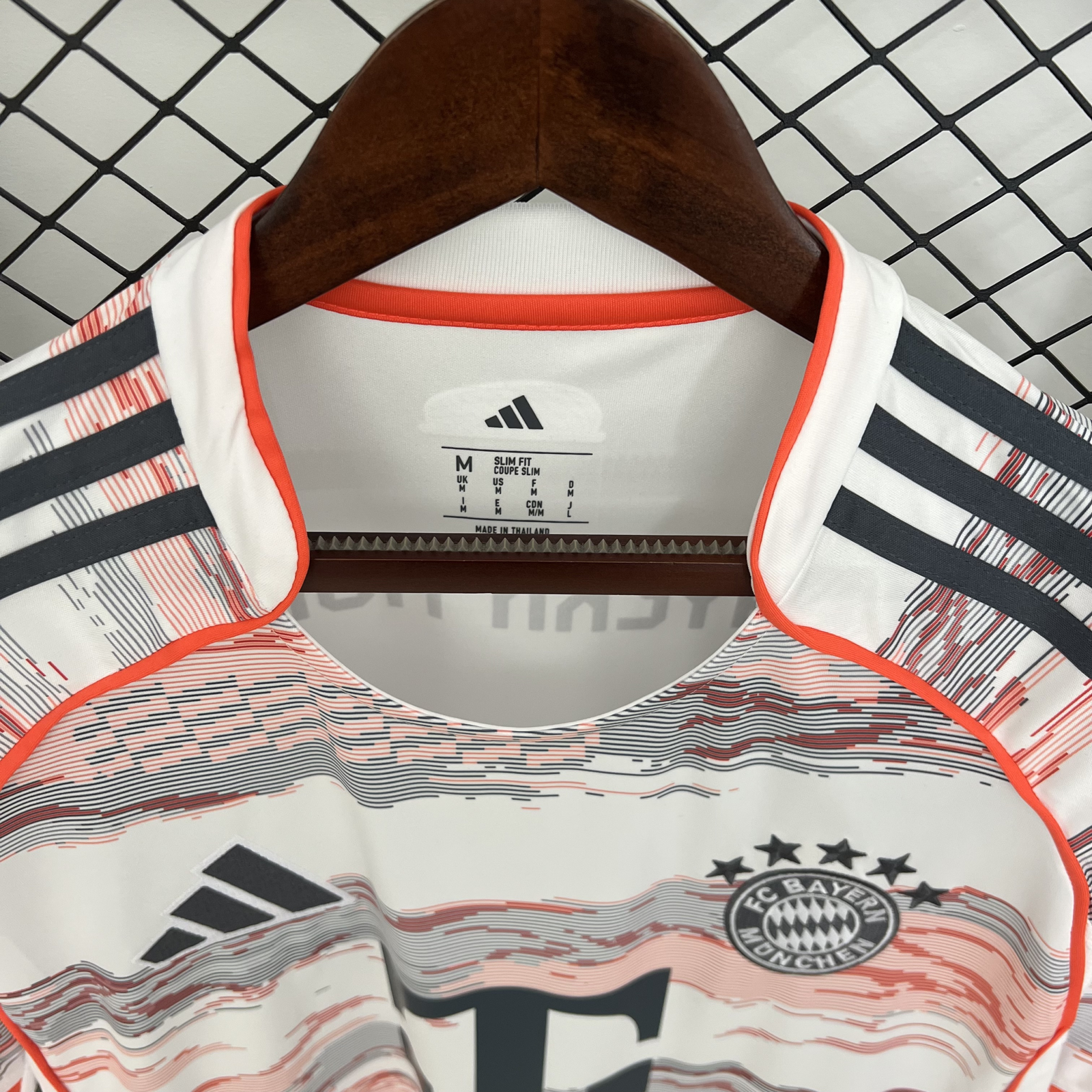 CAMISETA SEGUNDA EQUIPACIÓN BAYERN MUNICH 25/26 VERSIÓN FAN - Imagen 4