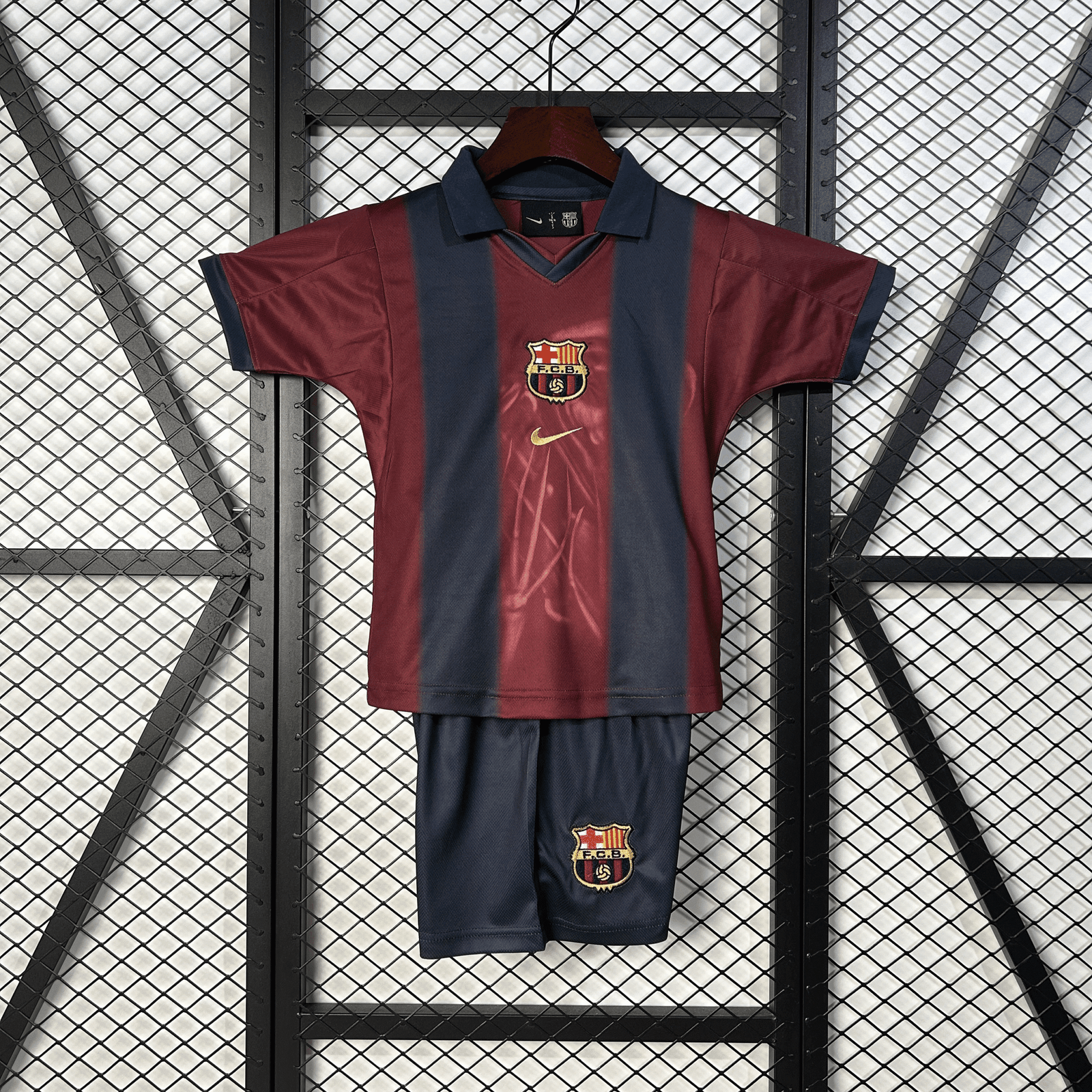 CAMISETA REMAKE BARCELONA 2000/01 x TRAVIS SCOTT VERSIÓN INFANTIL
