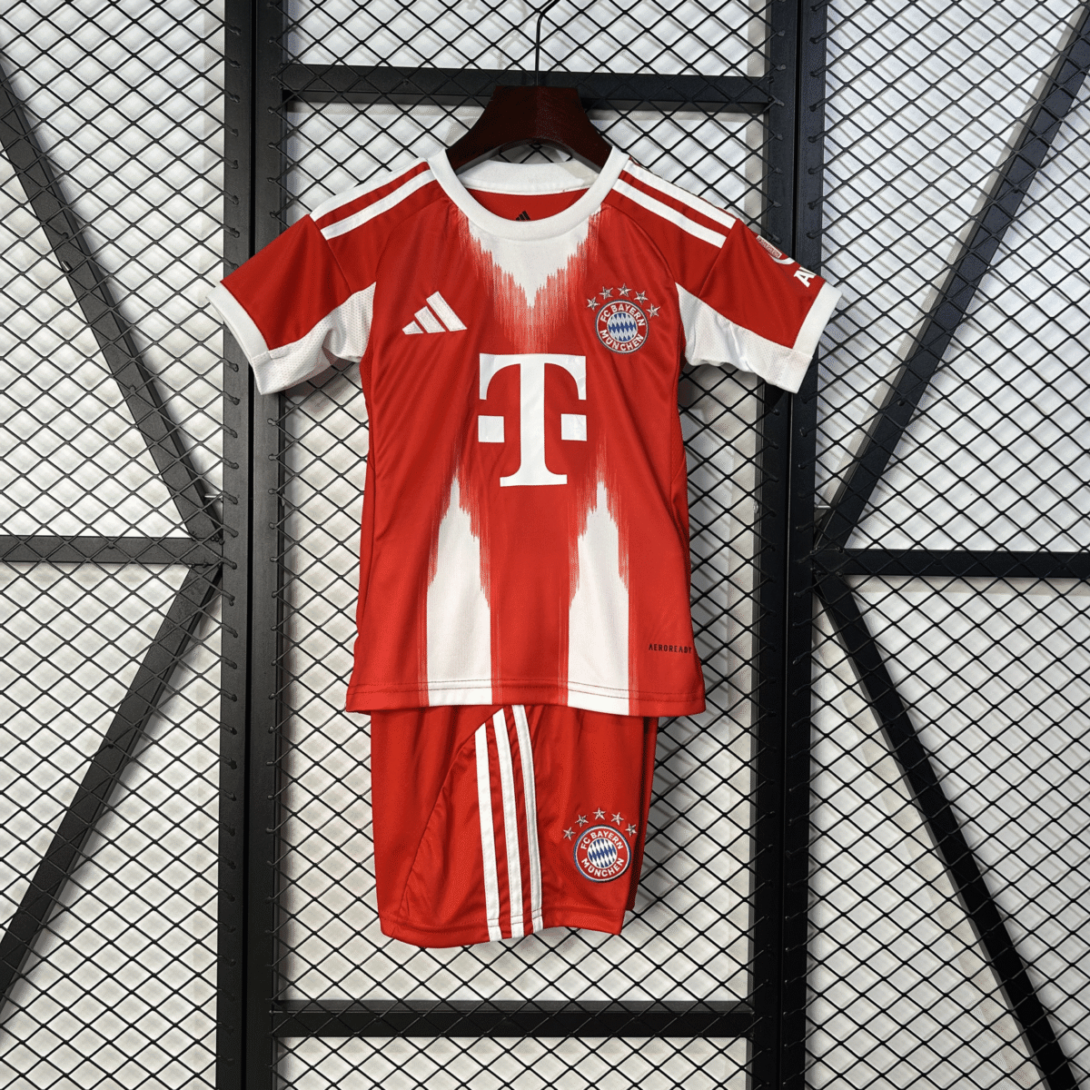CAMISETA PRIMERA EQUIPACIÓN BAYERN MUNICH 25/26 VERSIÓN INFANTIL