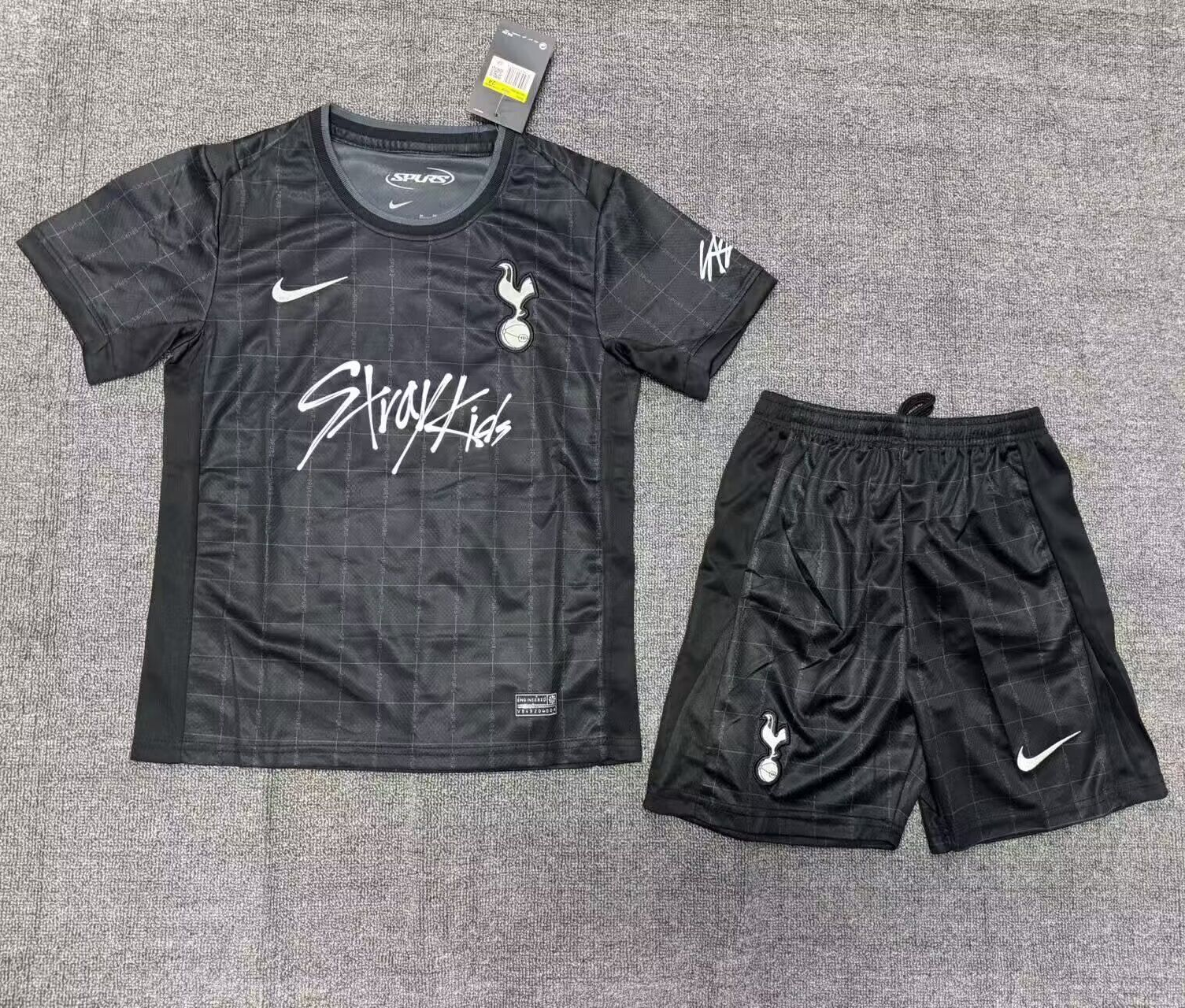 CAMISETA SEGUNDA EQUIPACIÓN TOTTENHAM x STRAY KIDS 25/26 VERSIÓN INFANTIL