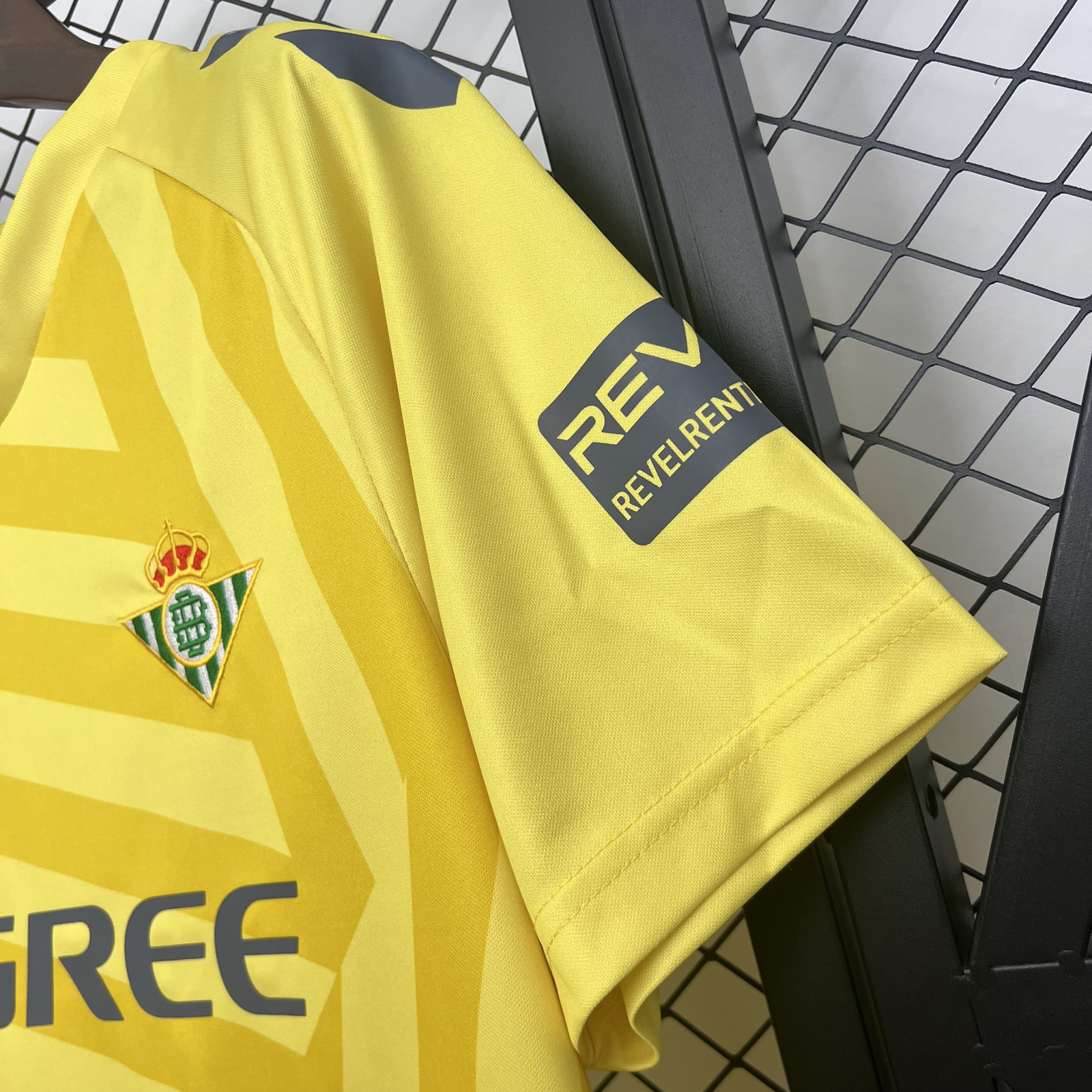 CAMISETA ARQUERO REAL BETIS 25/26 VERSIÓN FAN - Imagen 5