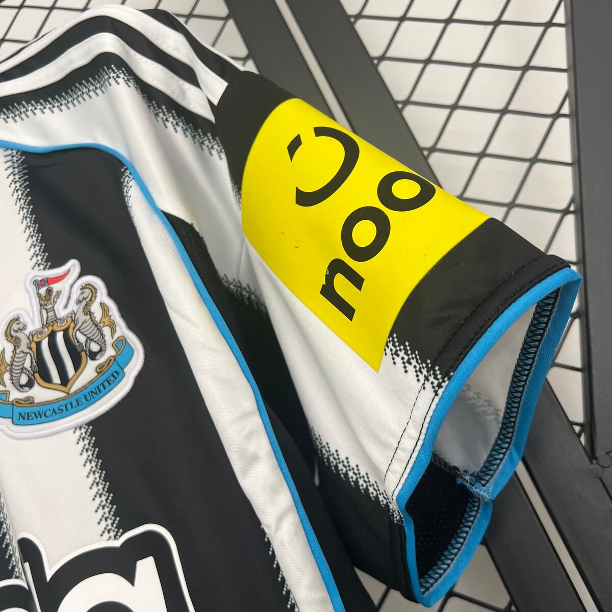 CAMISETA PRIMERA EQUIPACIÓN NEWCASTLE 25/26 VERSIÓN FAN - Imagen 5