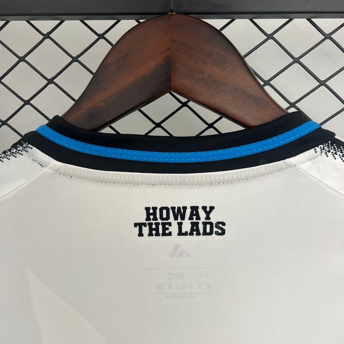 CAMISETA PRIMERA EQUIPACIÓN NEWCASTLE 25/26 VERSIÓN FAN - Imagen 9