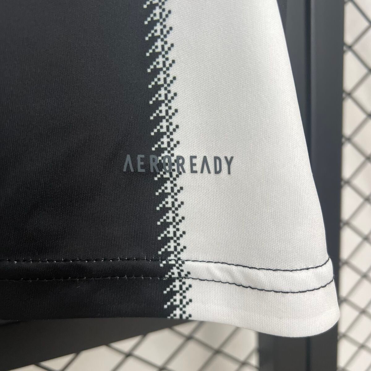 CAMISETA PRIMERA EQUIPACIÓN NEWCASTLE 25/26 VERSIÓN FAN - Imagen 7