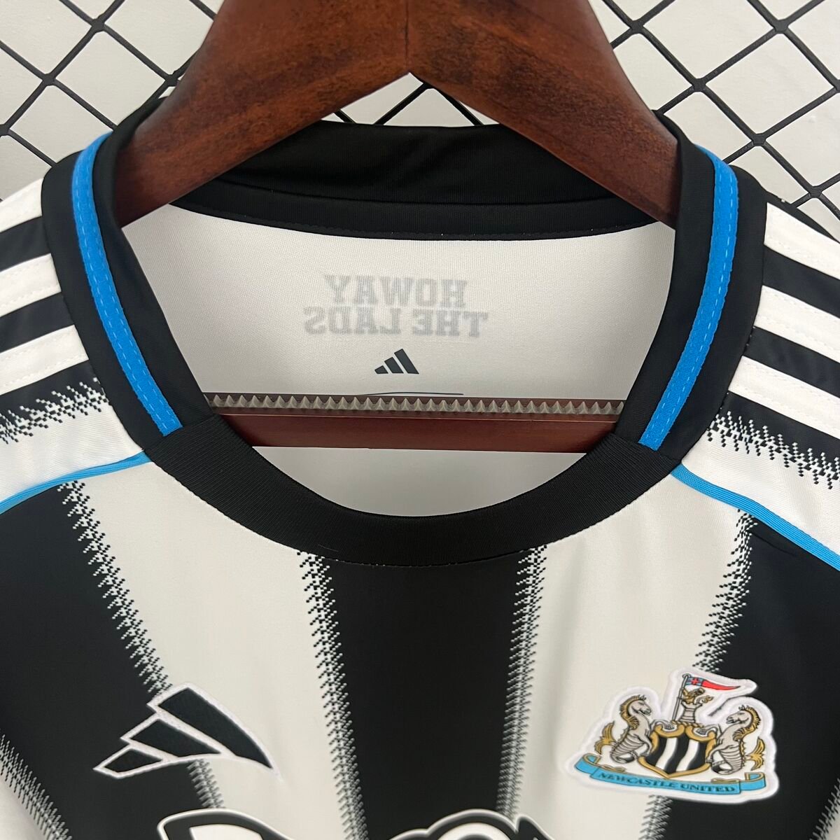 CAMISETA PRIMERA EQUIPACIÓN NEWCASTLE 25/26 VERSIÓN FAN - Imagen 2