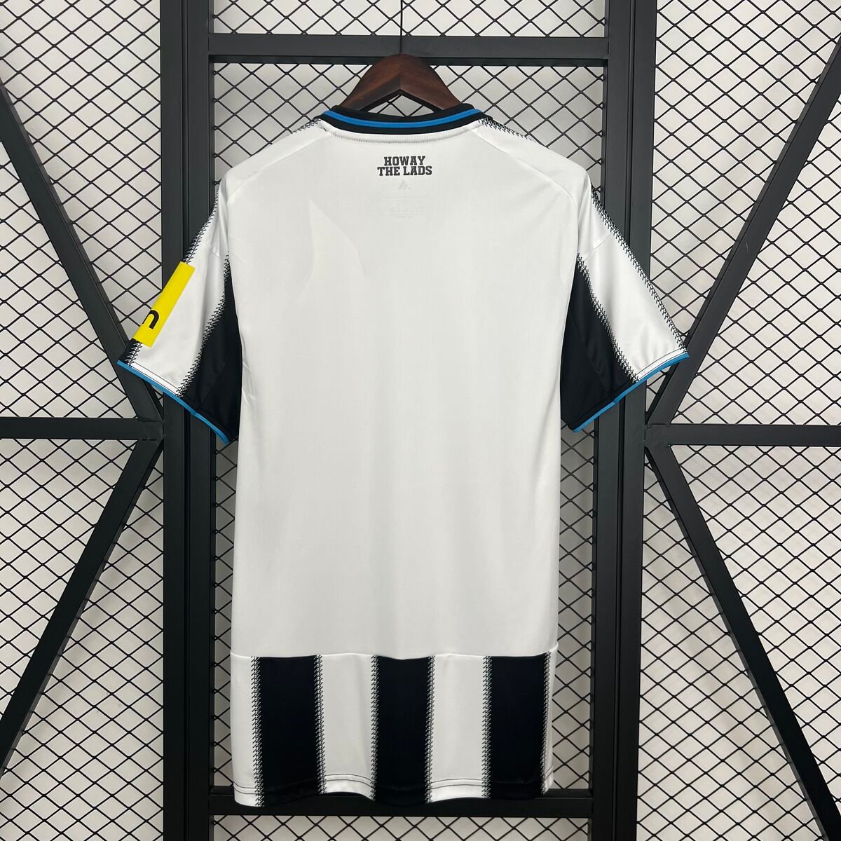 CAMISETA PRIMERA EQUIPACIÓN NEWCASTLE 25/26 VERSIÓN FAN - Imagen 8