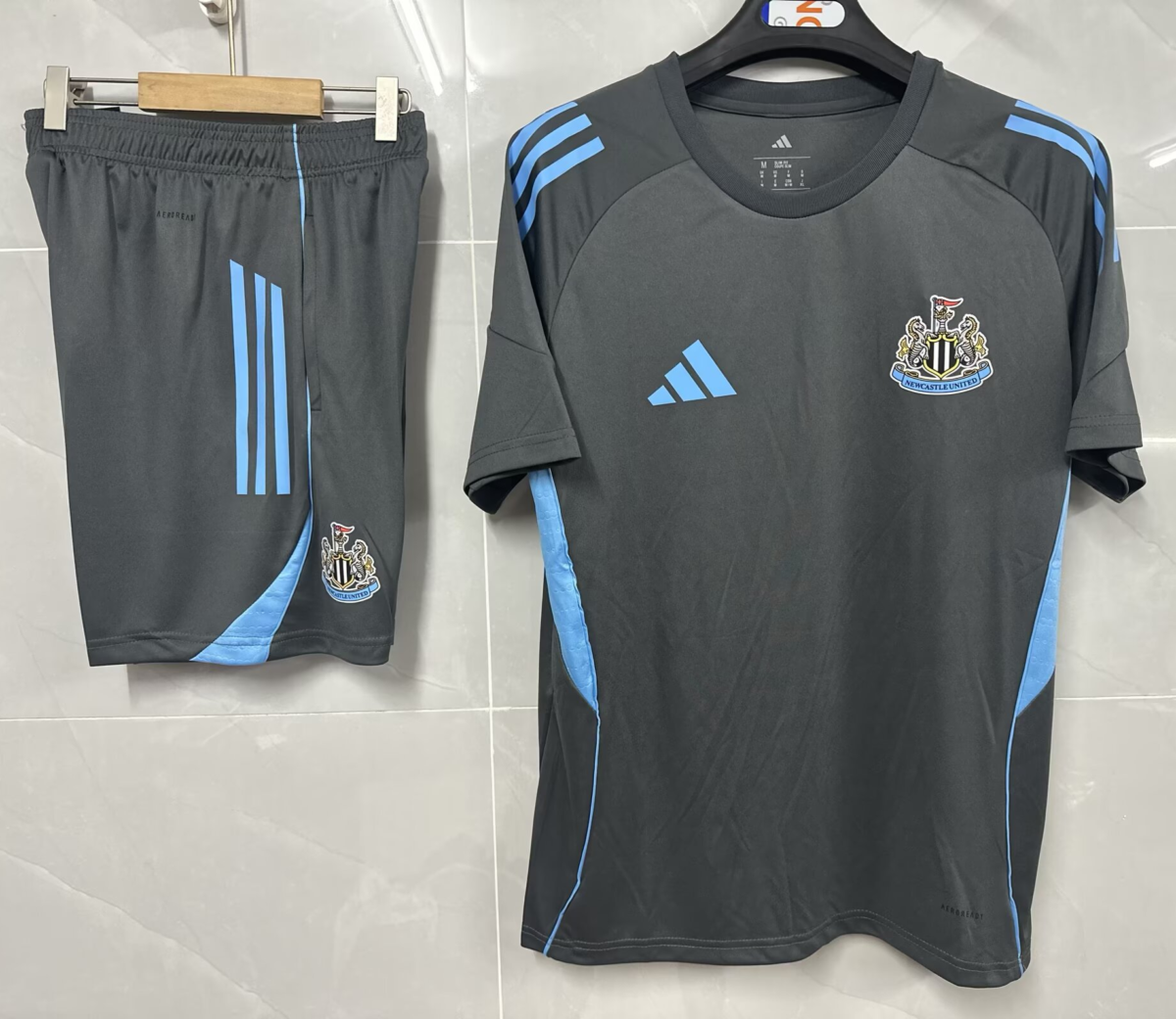 CONJUNTO DE ENTRENAMIENTO NEWCASTLE 25/26