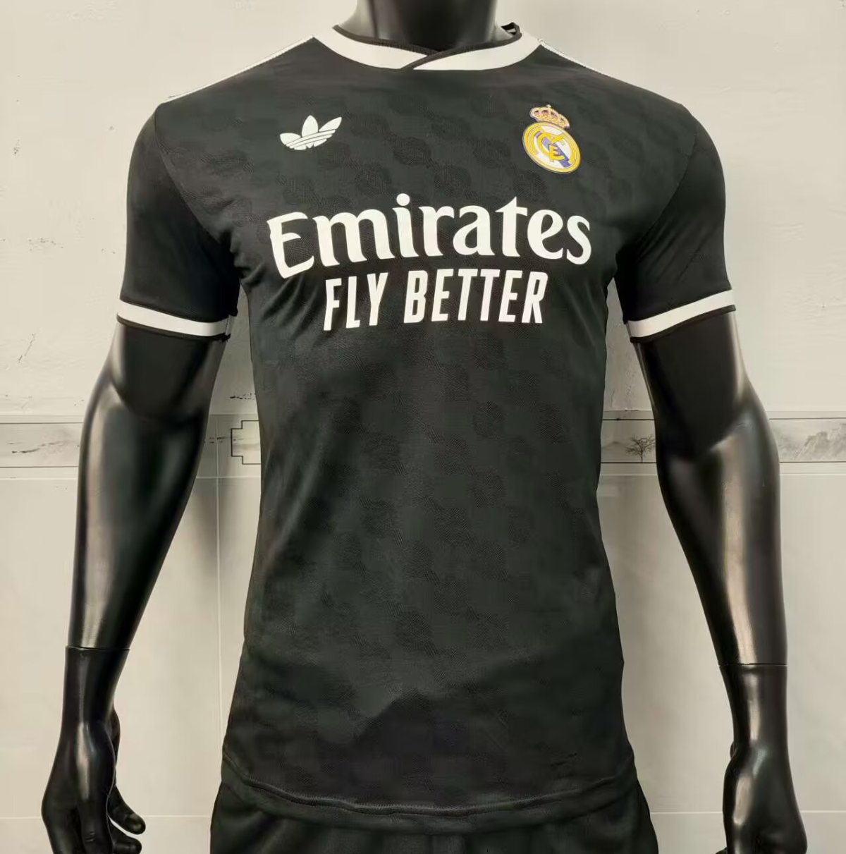 CAMISETA CONCEPTO REAL MADRID 25/26 VERSIÓN JUGADOR