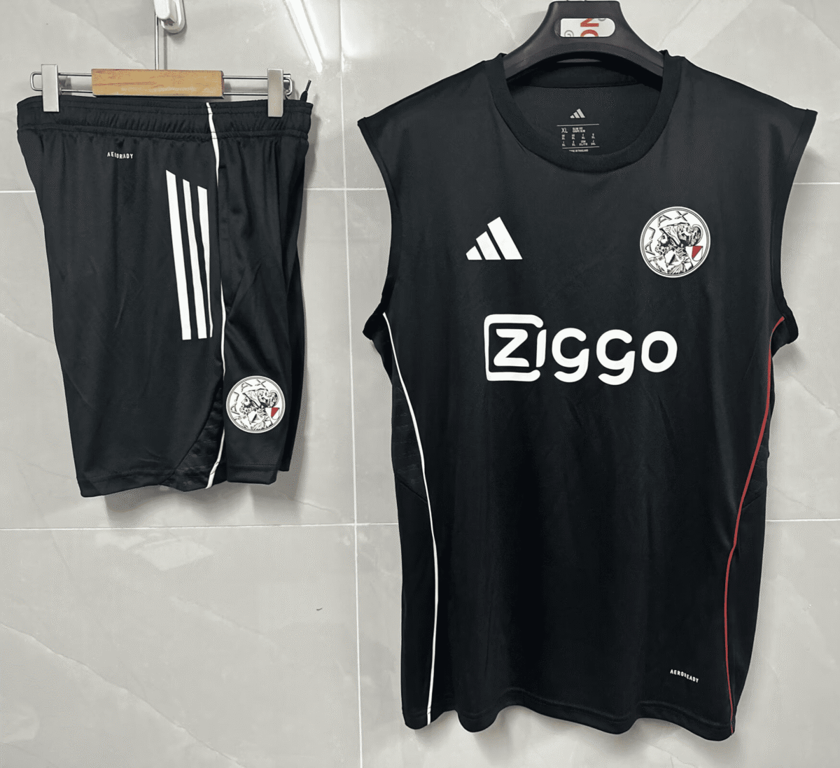 CONJUNTO DE ENTRENAMIENTO AJAX 25/26