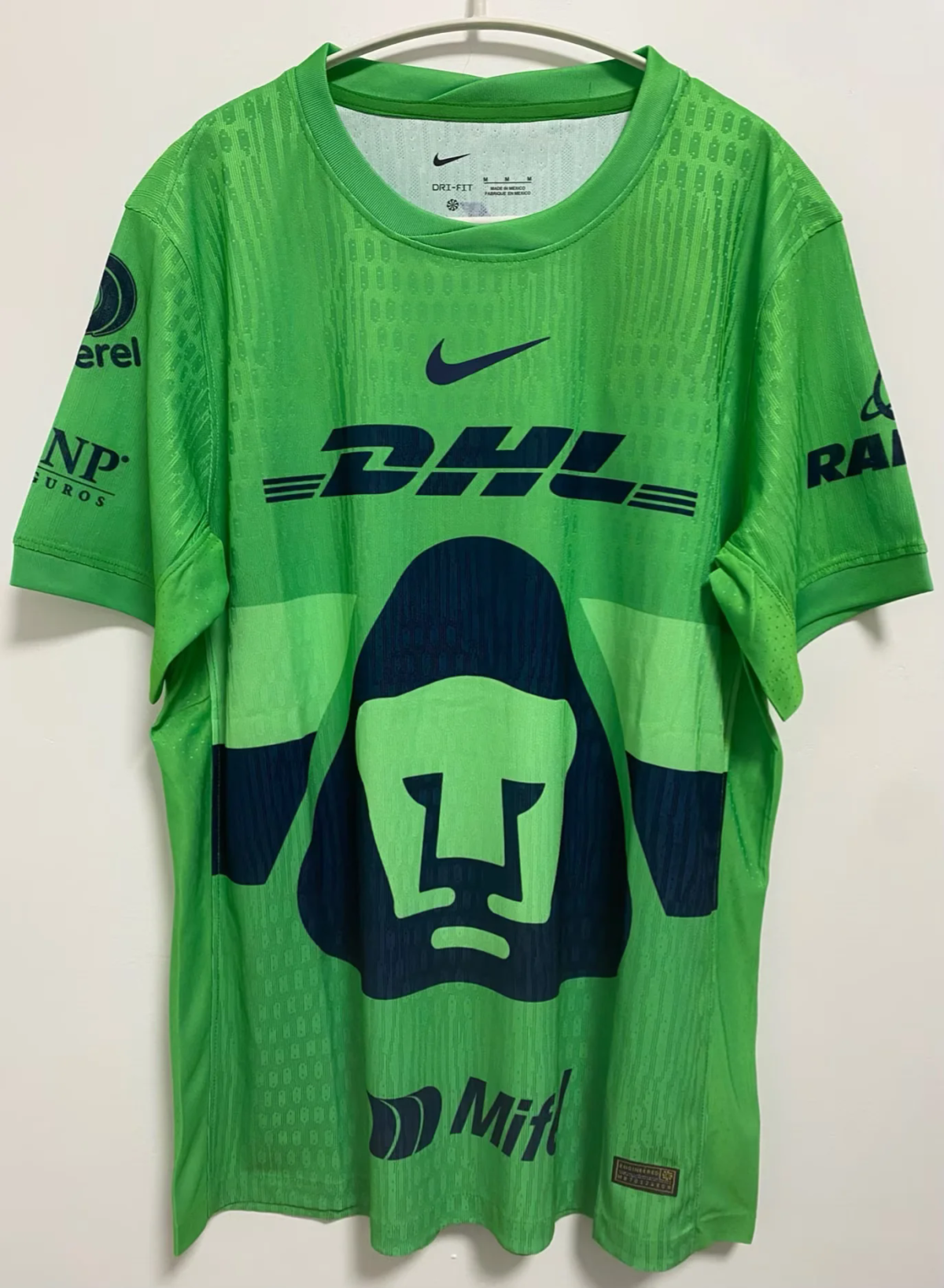 CAMISETA ARQUERO PUMAS 25/26 VERSIÓN JUGADOR