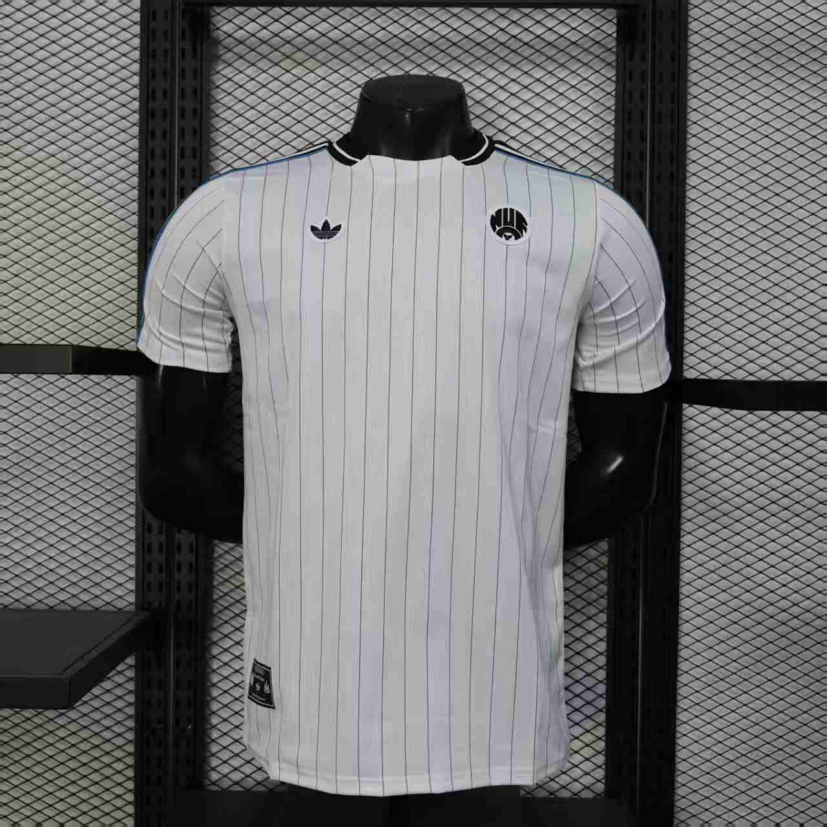POLERA DE SALIDA NEWCASTLE 25/26 VERSIÓN JUGADOR