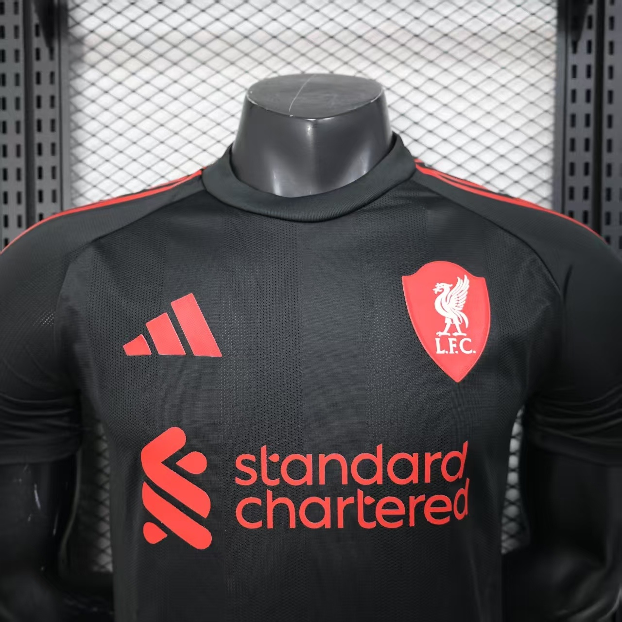 CAMISETA CONCEPTO LIVERPOOL 25/26 VERSIÓN JUGADOR - Imagen 2