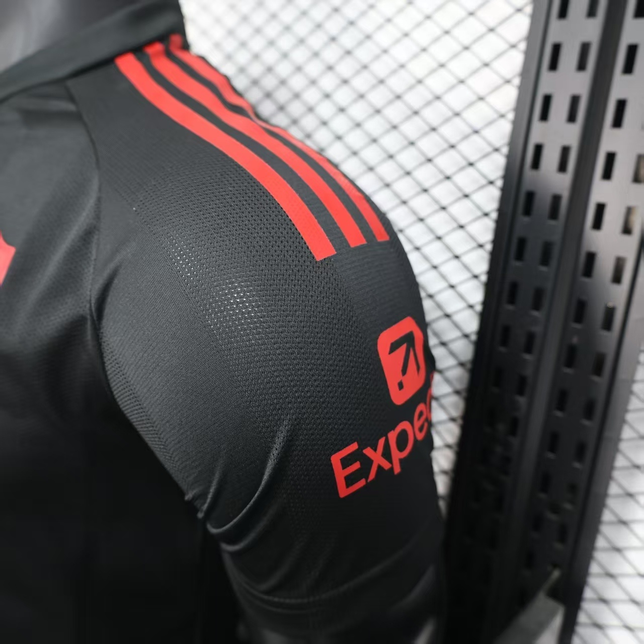 CAMISETA CONCEPTO LIVERPOOL 25/26 VERSIÓN JUGADOR - Imagen 6