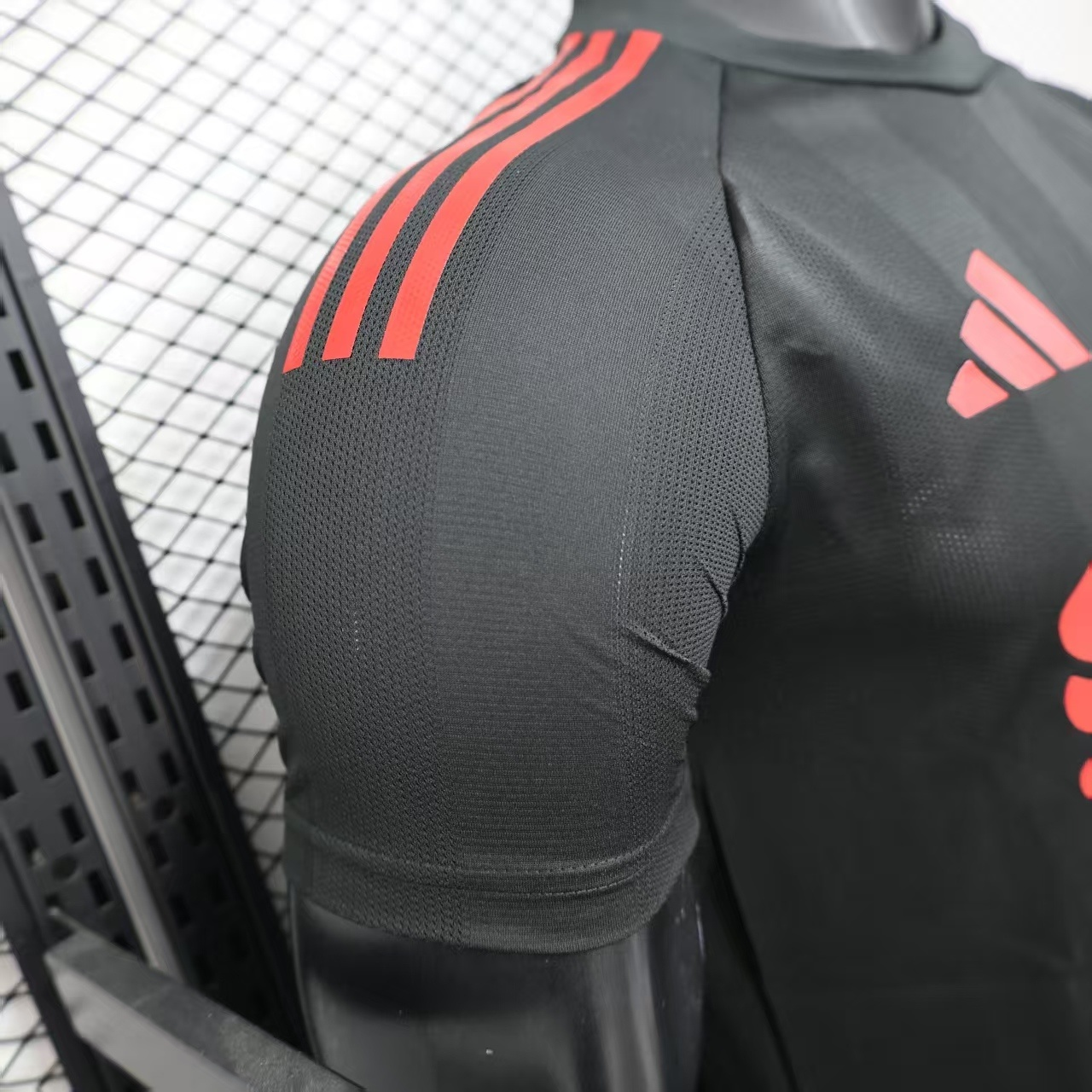 CAMISETA CONCEPTO LIVERPOOL 25/26 VERSIÓN JUGADOR - Imagen 5