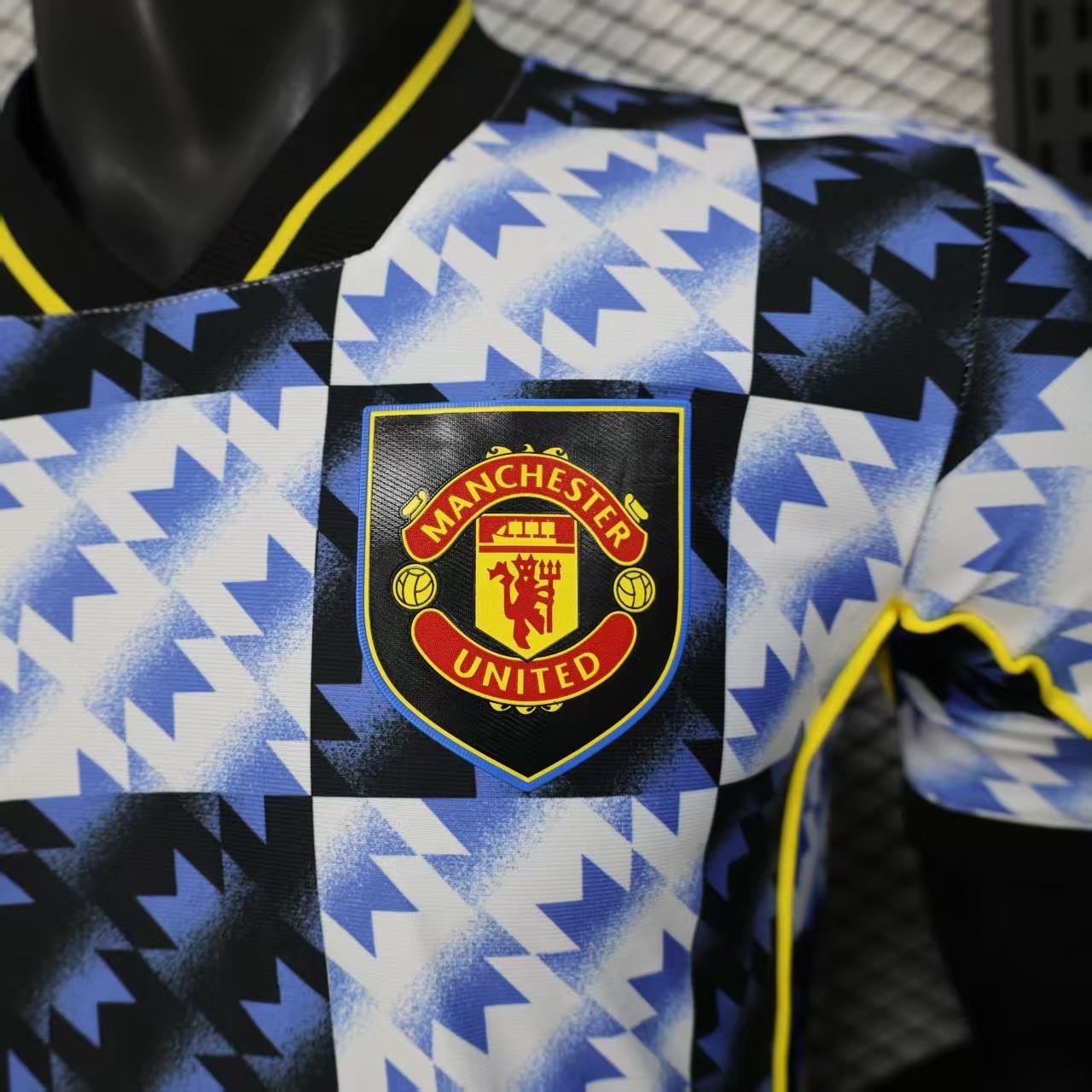 POLERA DE SALIDA MANCHESTER UNITED 25/26 VERSIÓN JUGADOR - Imagen 4