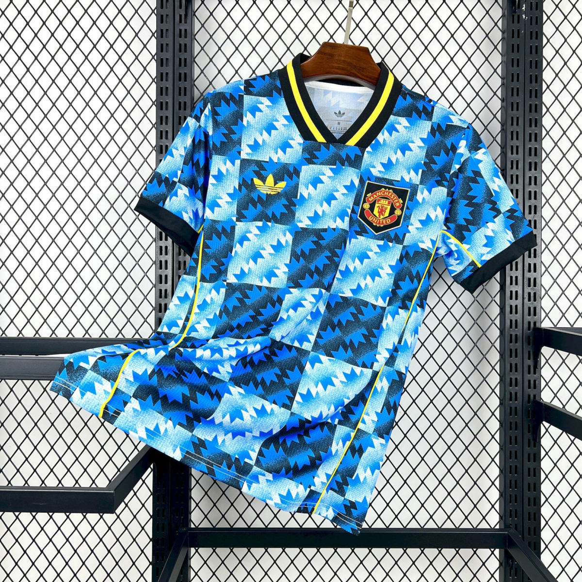 POLERA DE SALIDA MANCHESTER UNITED 25/26 VERSIÓN FAN