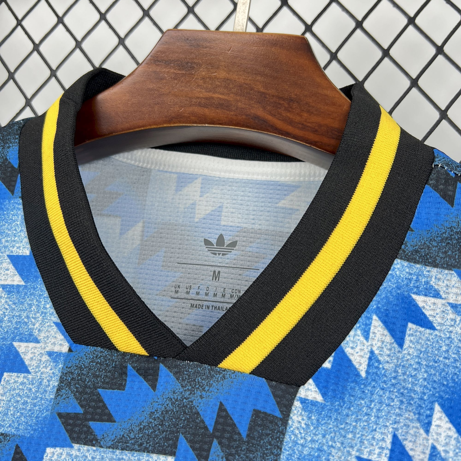 POLERA DE SALIDA MANCHESTER UNITED 25/26 VERSIÓN FAN - Imagen 5