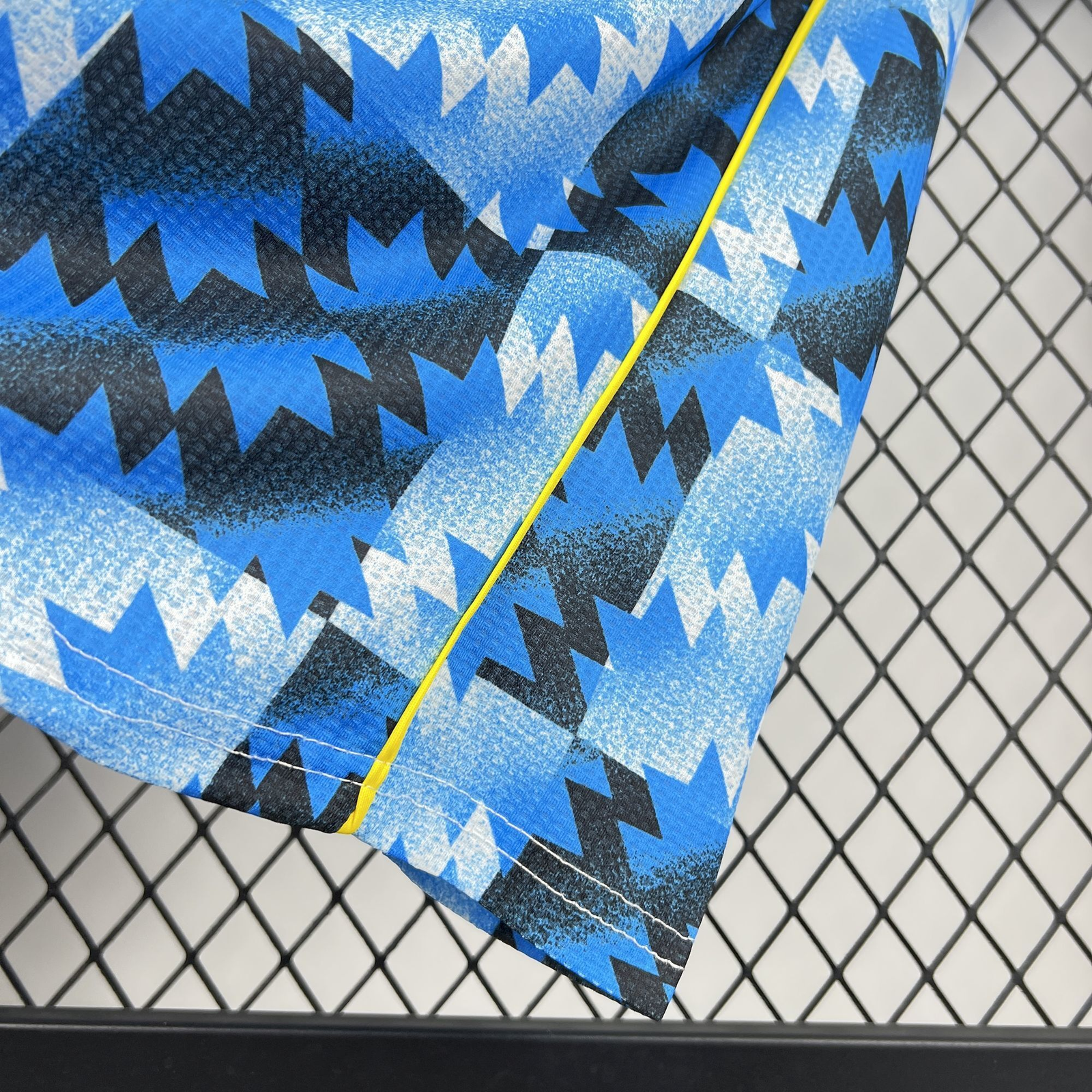 POLERA DE SALIDA MANCHESTER UNITED 25/26 VERSIÓN FAN - Imagen 7