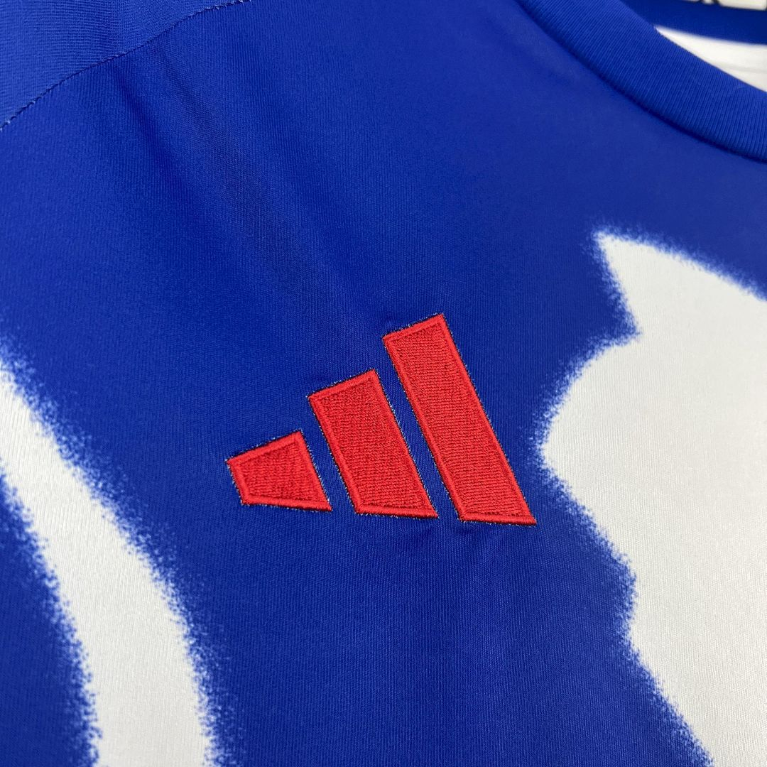 CAMISETA SEGUNDA EQUIPACIÓN U. DE CHILE 2026 VERSIÓN FAN - Imagen 3