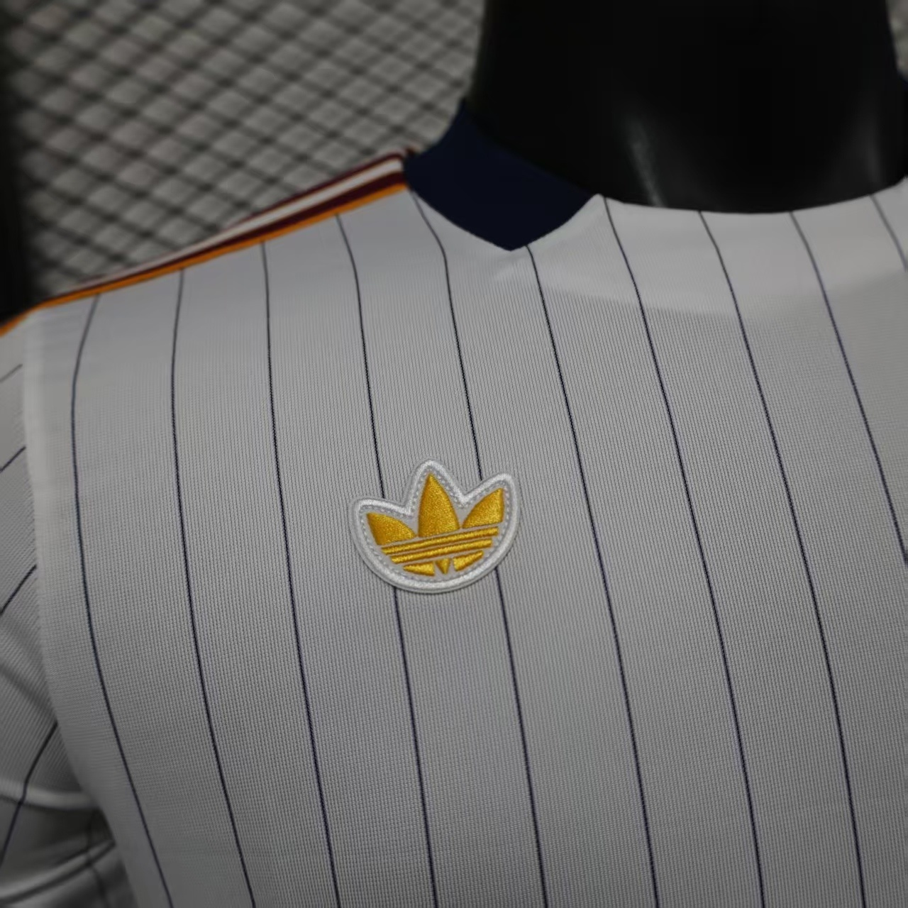 POLERA DE SALIDA AS ROMA 25/26 VERSIÓN JUGADOR - Imagen 3