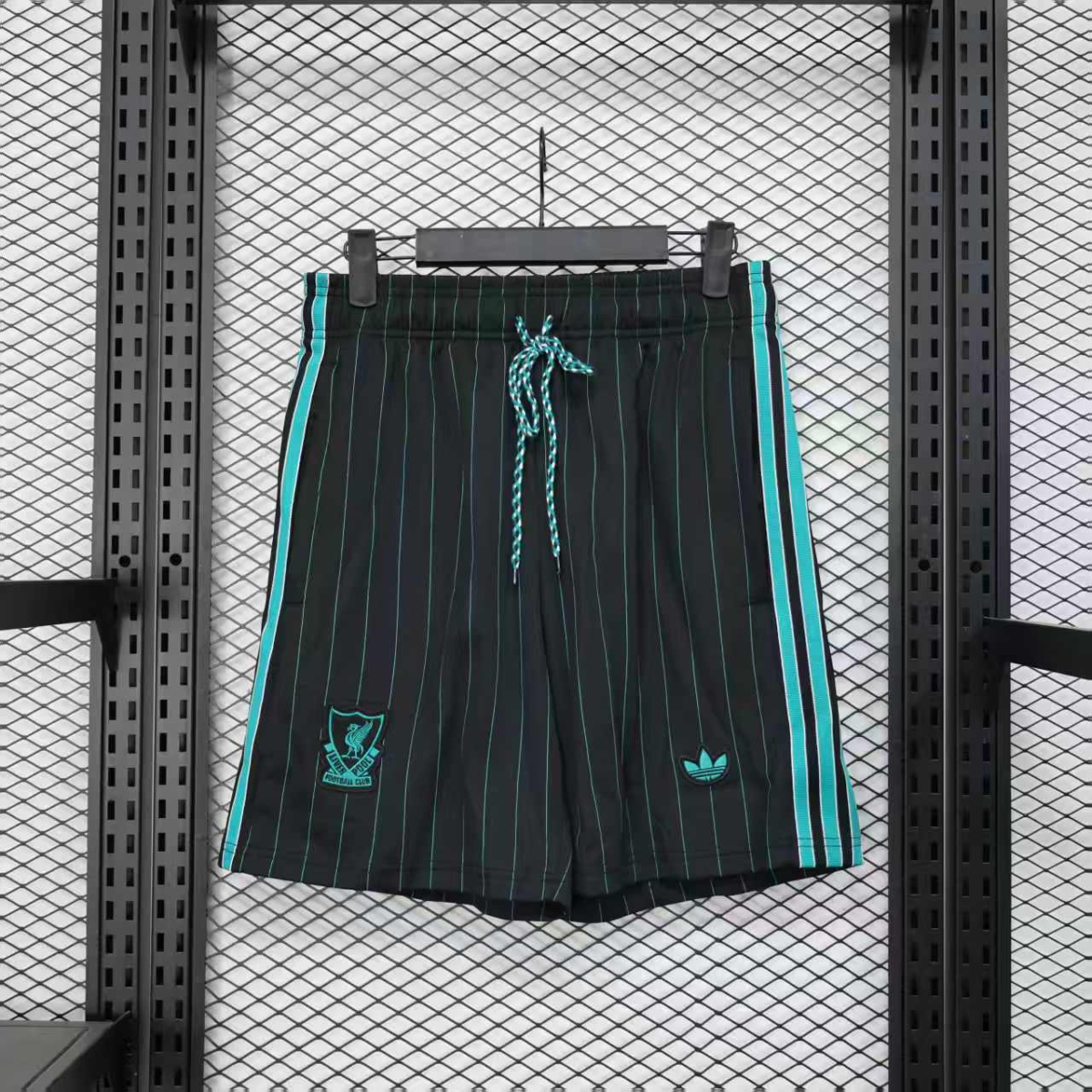 SHORTS EDICIÓN ESPECIAL LIVERPOOL 25/26