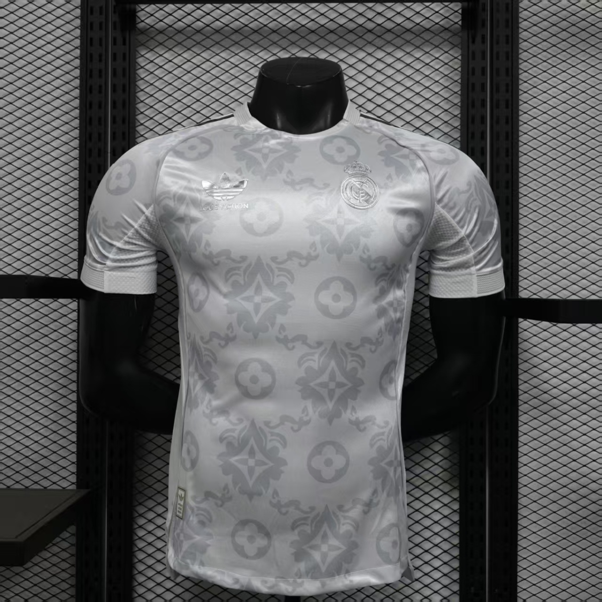 CAMISETA CONCEPTO REAL MADRID 25/26 VERSIÓN JUGADOR