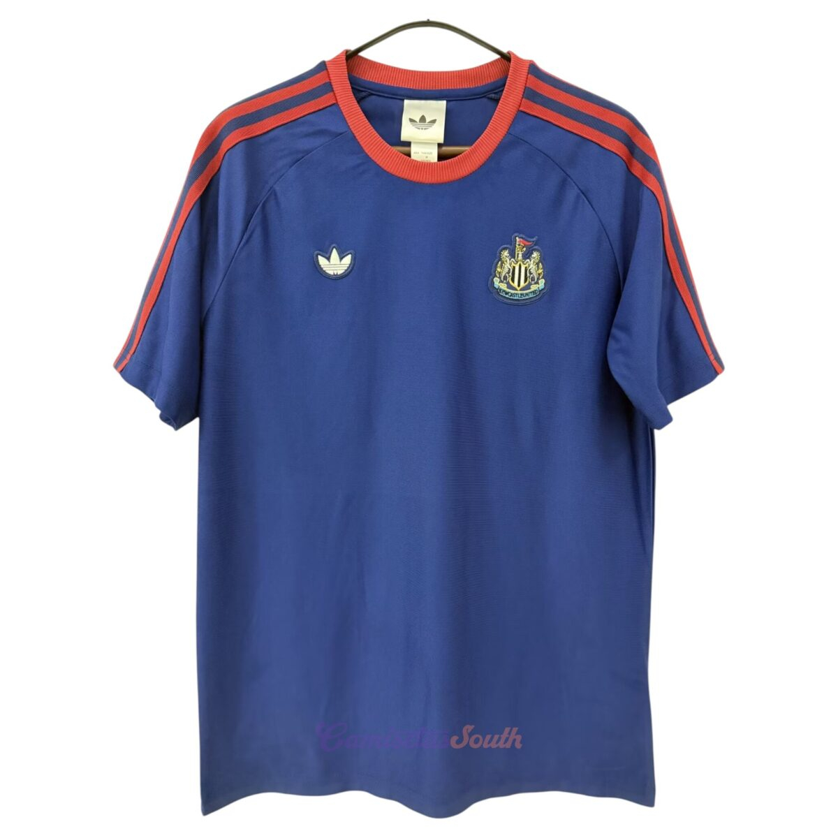 POLERA DE SALIDA NEWCASTLE 25/26 VERSIÓN FAN