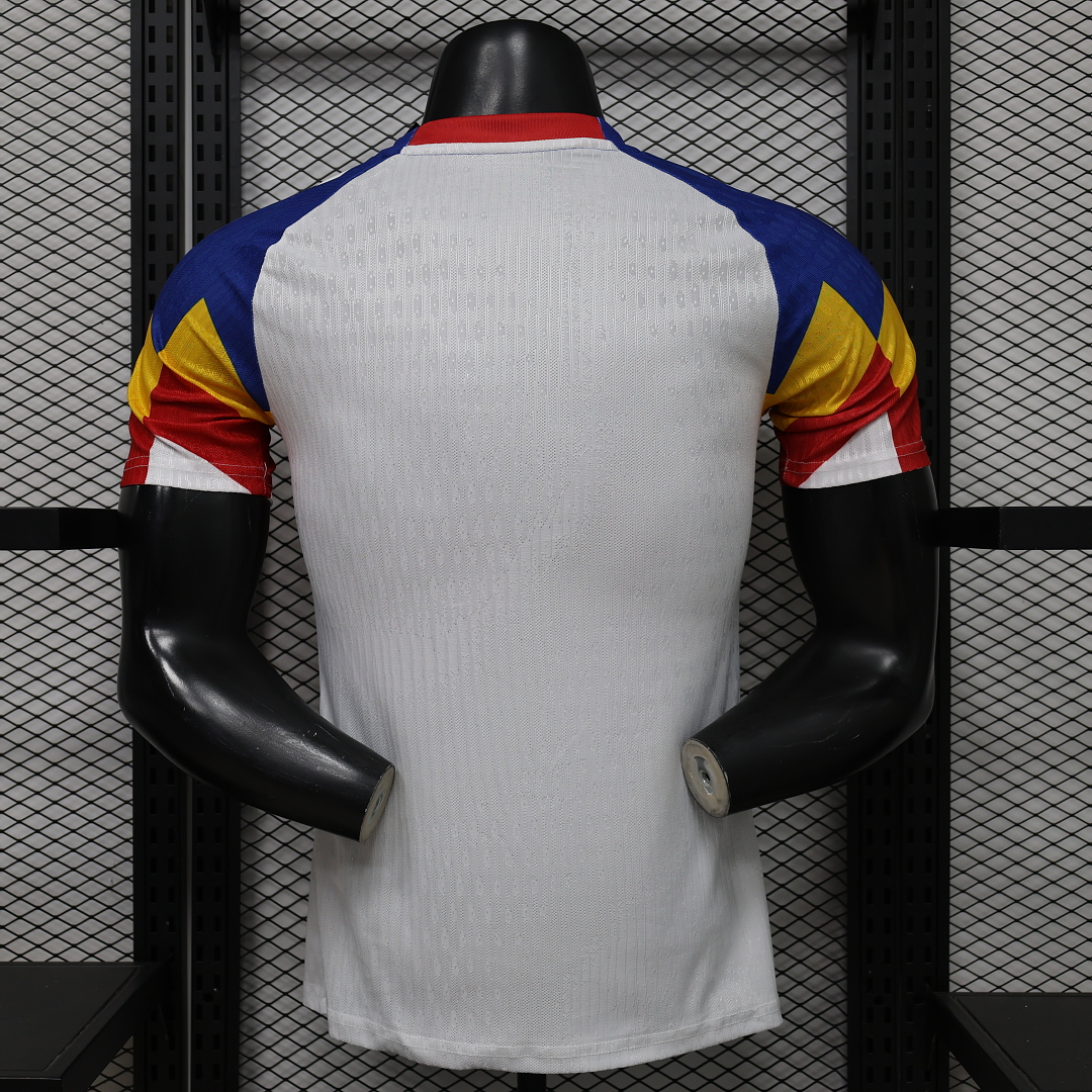 CAMISETA CONCEPTO RUMANÍA VERSIÓN JUGADOR - Imagen 8