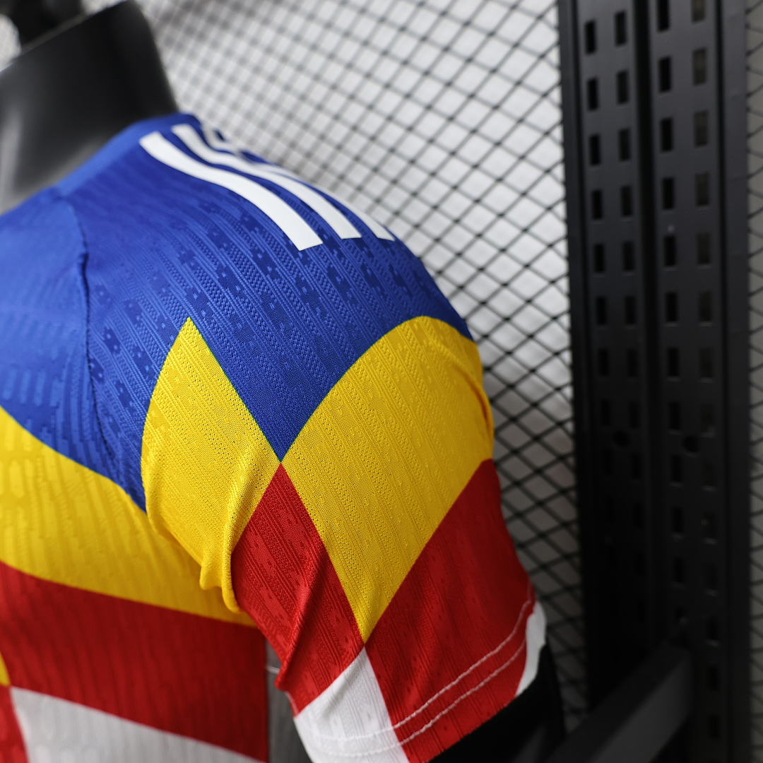 CAMISETA CONCEPTO RUMANÍA VERSIÓN JUGADOR - Imagen 5