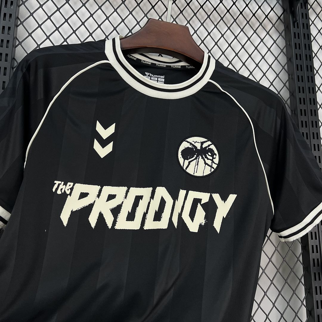 CAMISETA EDICIÓN ESPECIAL THE PRODIGY x HUMMEL VERSIÓN FAN - Imagen 3
