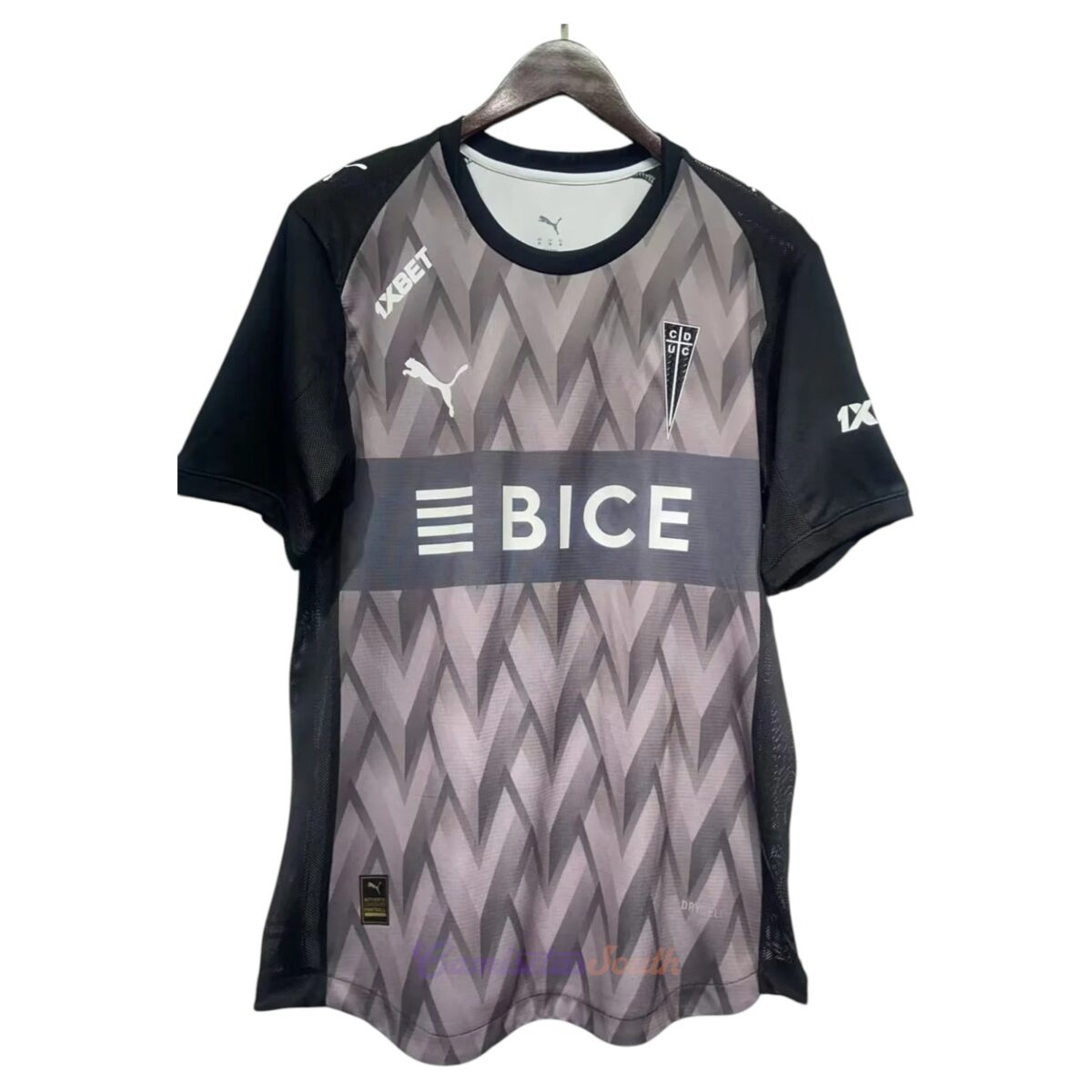 CAMISETA CUARTA EQUIPACIÓN U. CATÓLICA 2026 VERSIÓN FAN
