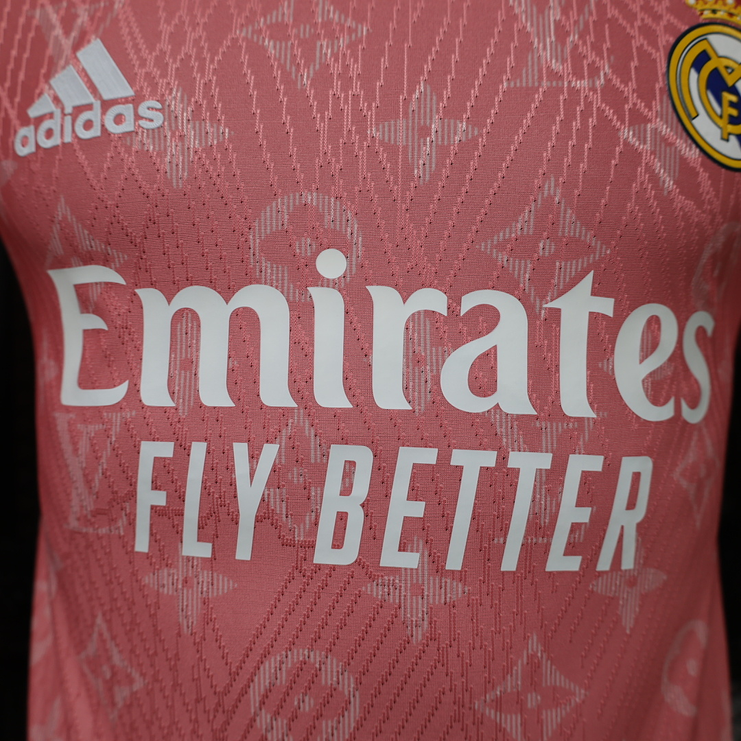 CAMISETA CONCEPTO REAL MADRID 2026/27 VERSIÓN JUGADOR - Imagen 5