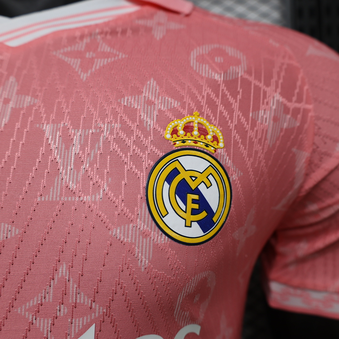 CAMISETA CONCEPTO REAL MADRID 2026/27 VERSIÓN JUGADOR - Imagen 4
