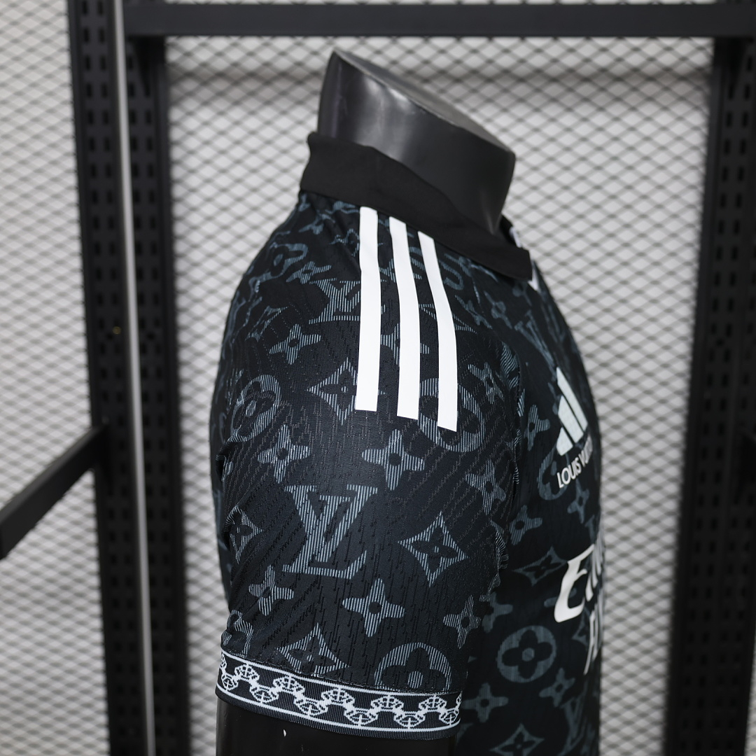 CAMISETA CONCEPTO REAL MADRID 2026/27 VERSIÓN JUGADOR - Imagen 7