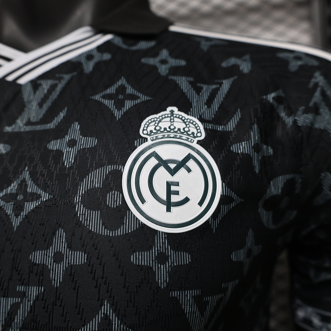 CAMISETA CONCEPTO REAL MADRID 2026/27 VERSIÓN JUGADOR - Imagen 3