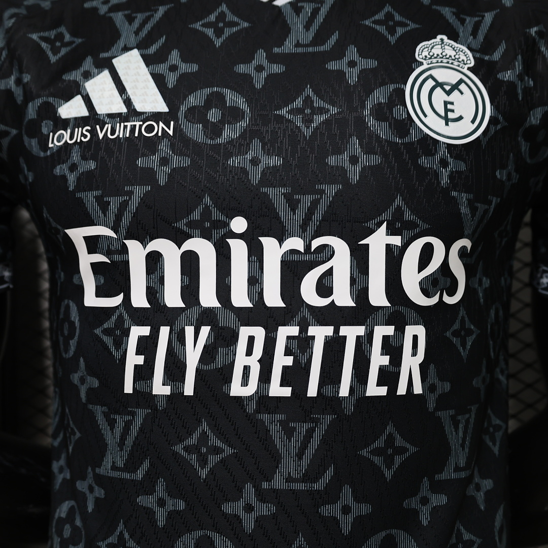 CAMISETA CONCEPTO REAL MADRID 2026/27 VERSIÓN JUGADOR - Imagen 4