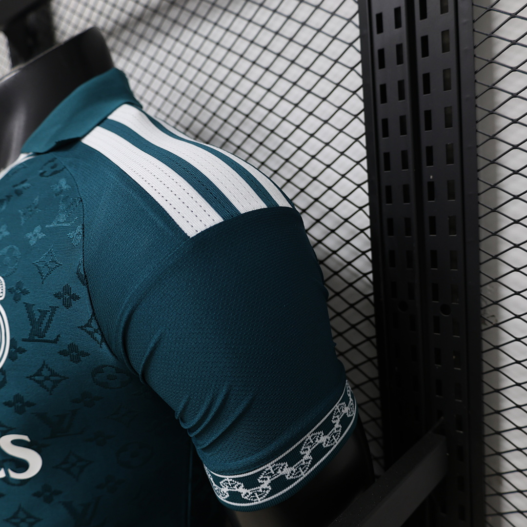 CAMISETA CONCEPTO REAL MADRID 2026/27 VERSIÓN JUGADOR - Imagen 6