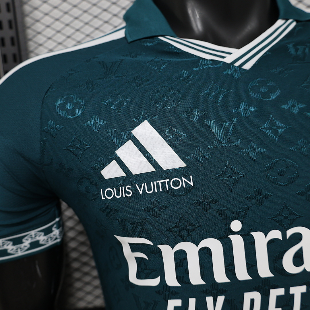 CAMISETA CONCEPTO REAL MADRID 2026/27 VERSIÓN JUGADOR - Imagen 3