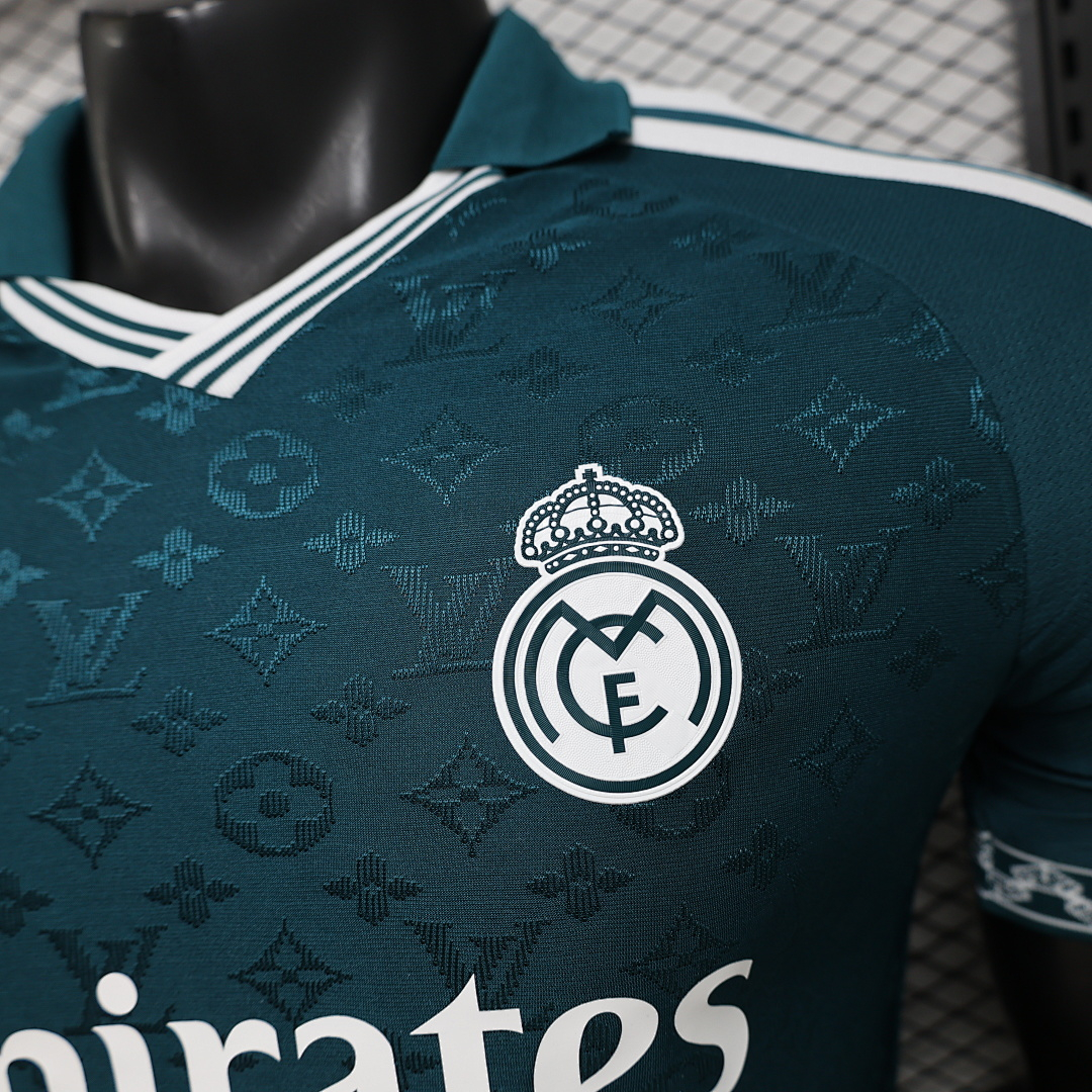 CAMISETA CONCEPTO REAL MADRID 2026/27 VERSIÓN JUGADOR - Imagen 4