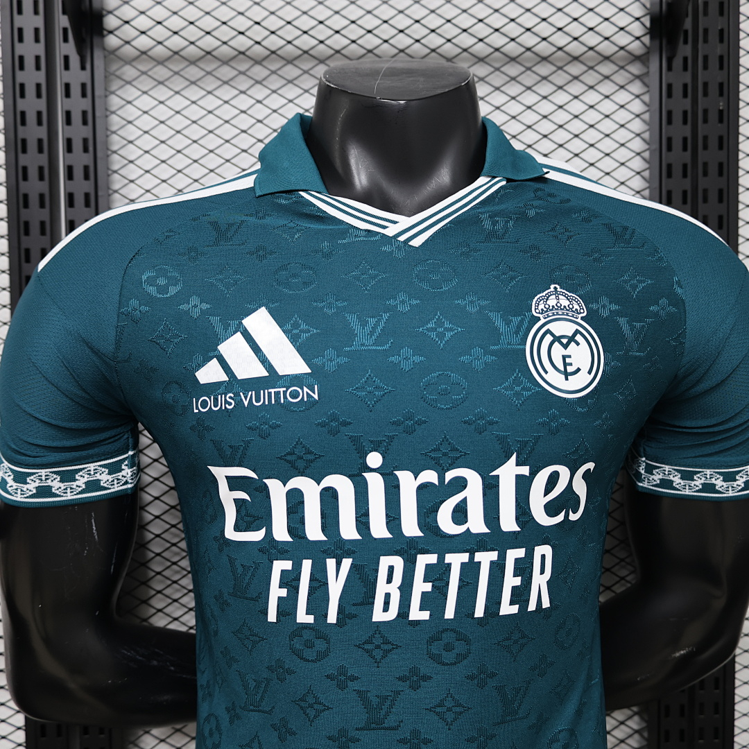 CAMISETA CONCEPTO REAL MADRID 2026/27 VERSIÓN JUGADOR - Imagen 2