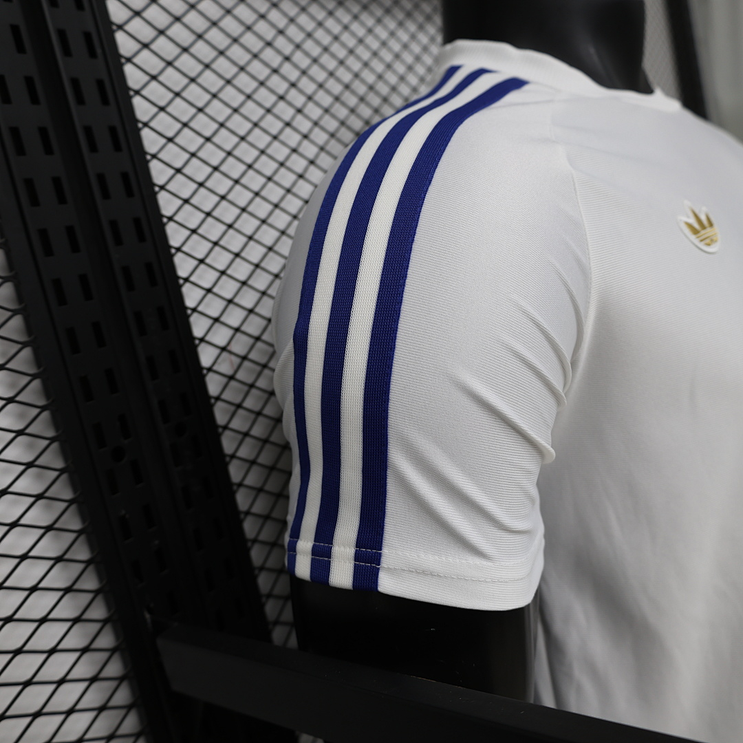 POLERA DE SALIDA LEEDS UNITED 25/26 VERSIÓN JUGADOR - Imagen 5