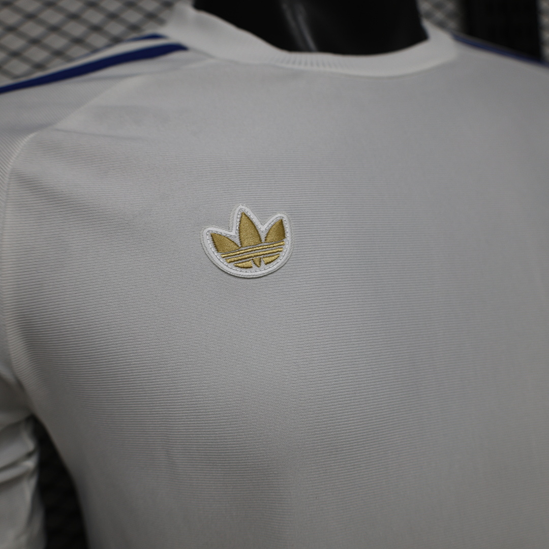 POLERA DE SALIDA LEEDS UNITED 25/26 VERSIÓN JUGADOR - Imagen 3